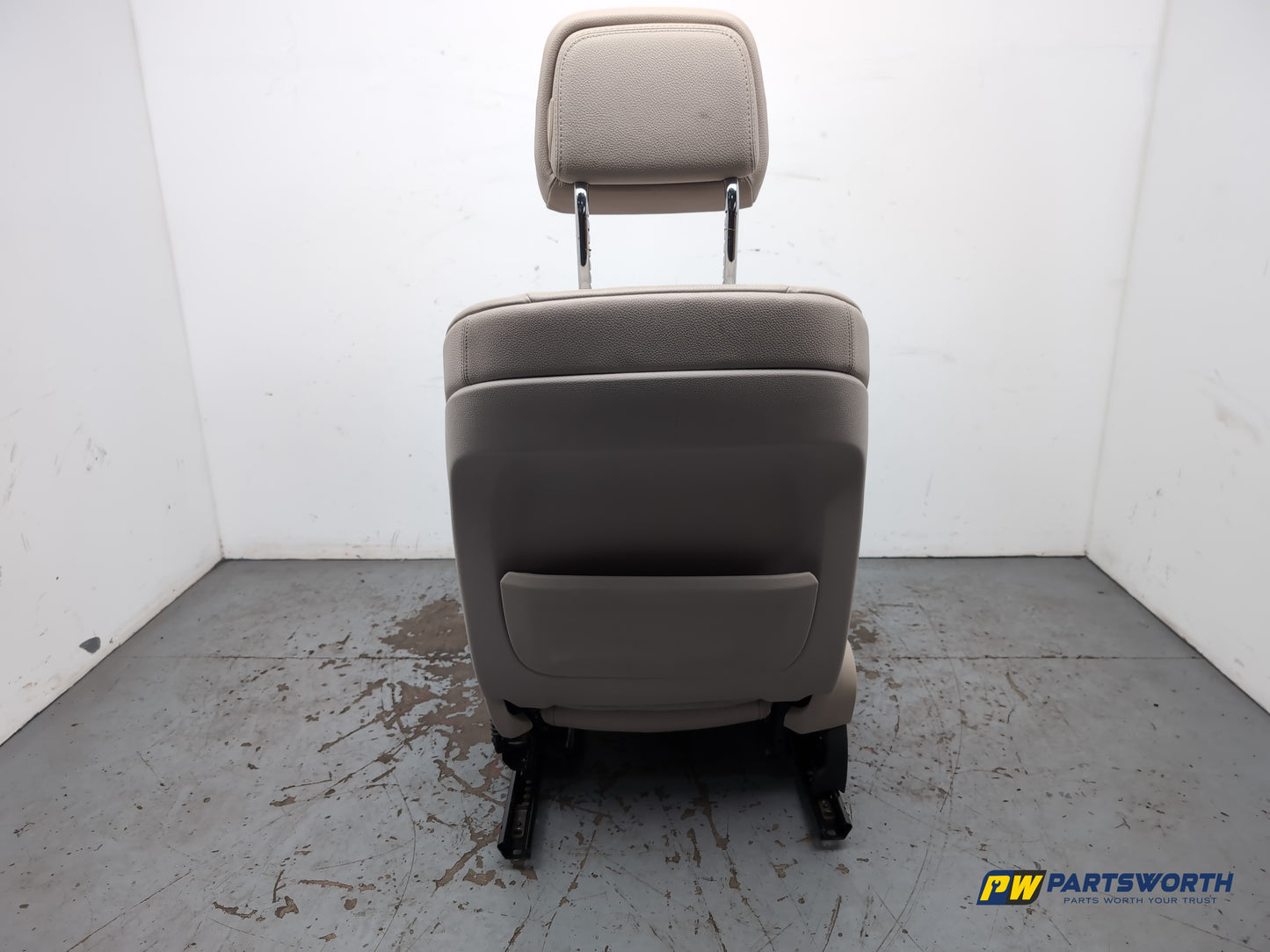 Seat Front RH 8