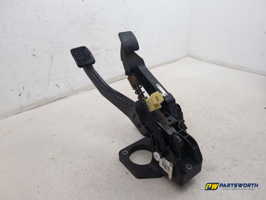 Mercedes-Benz B160 B-Class W245 Pedal Brake And Clutch Assembly 2005-2011 - photo 2