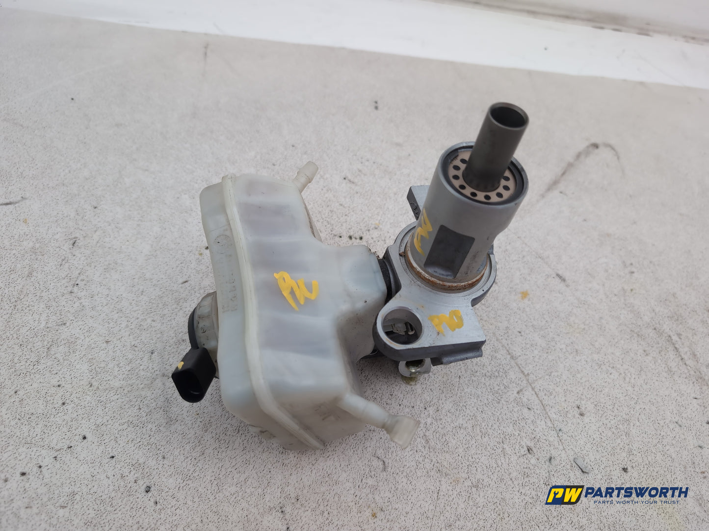 Brake Master Cylinder Assembly 2