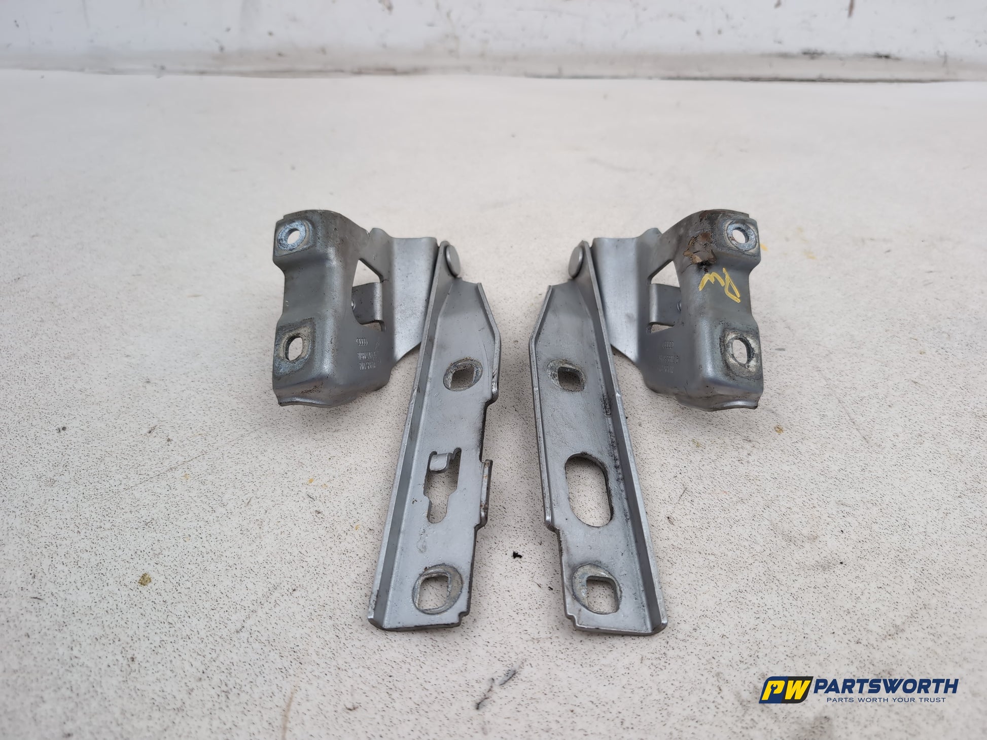 Bonnet Hinges 1