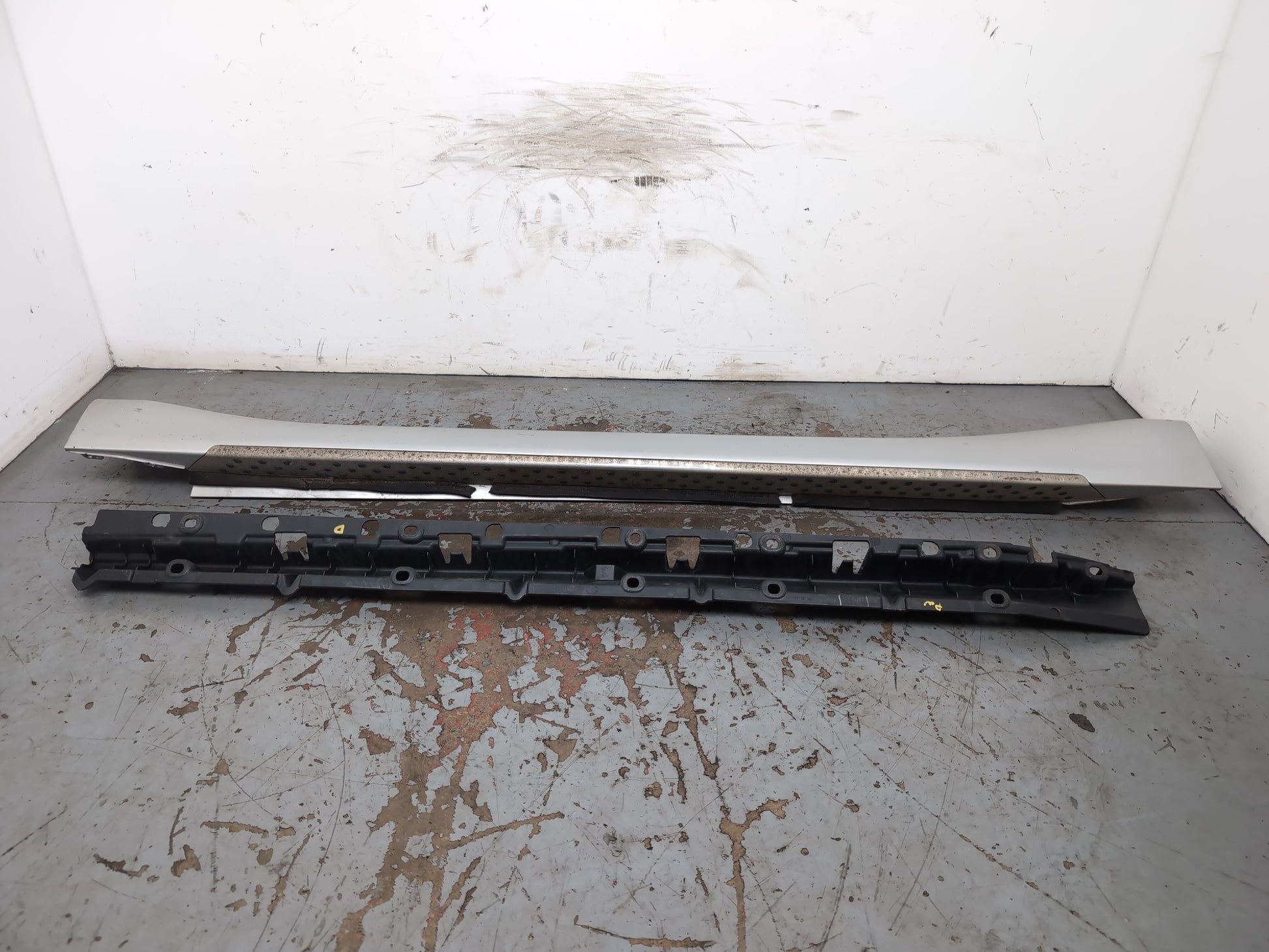Side Skirt RH 3