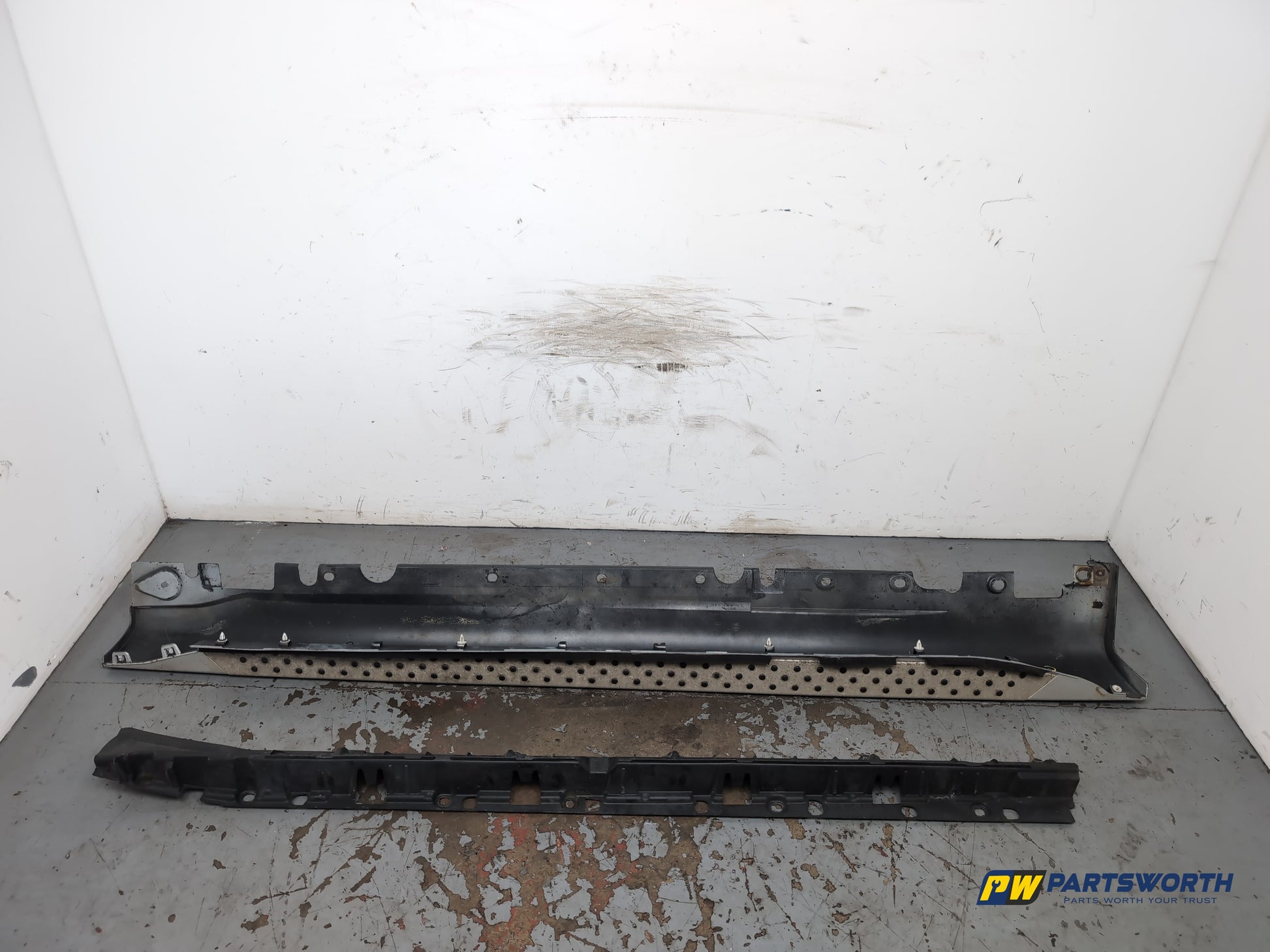 Side Skirt LH 1