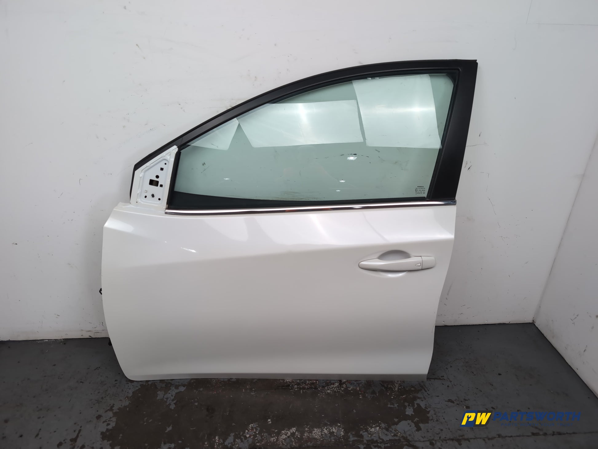 Nissan Pulsar Tekna Dig-T Hatchback Door Front Lh Passenger Side Pearl White Qab