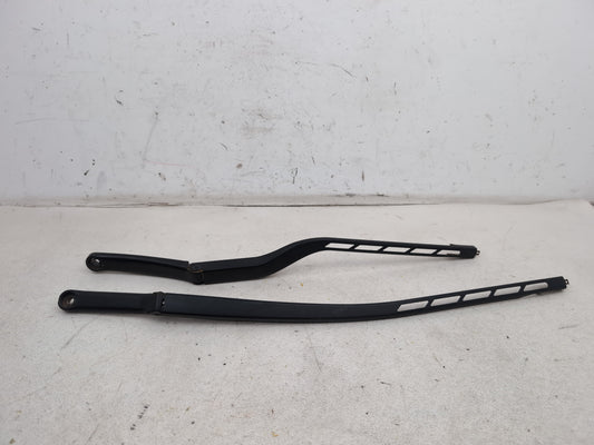 Wiper Front Arm 1