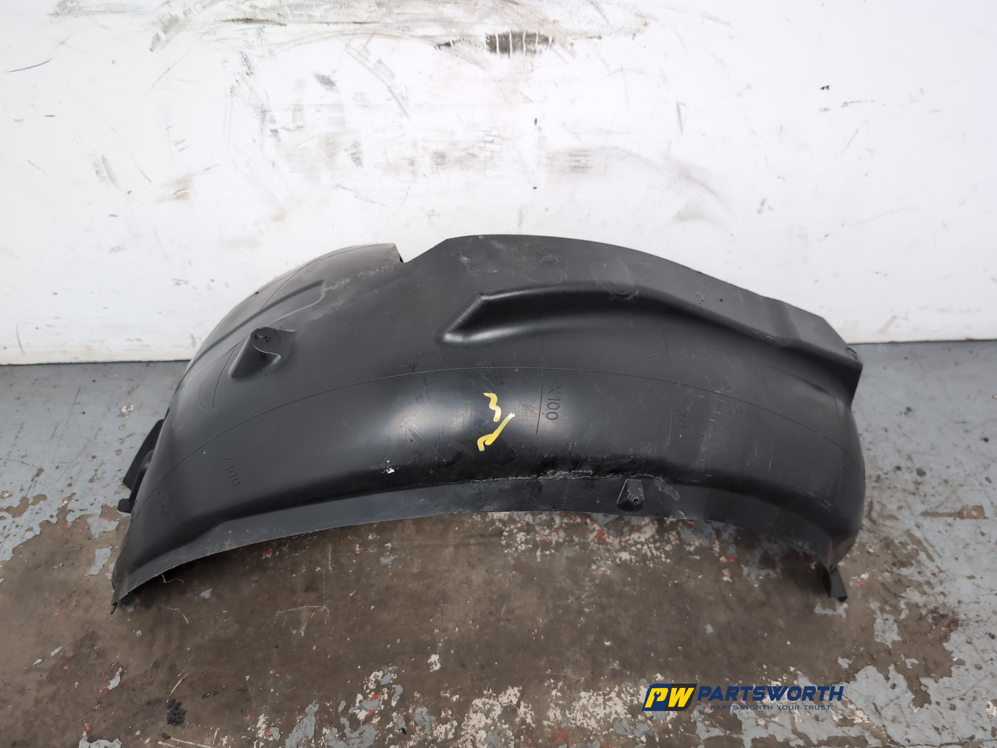 Moulding Wheel Arch Front RH 1