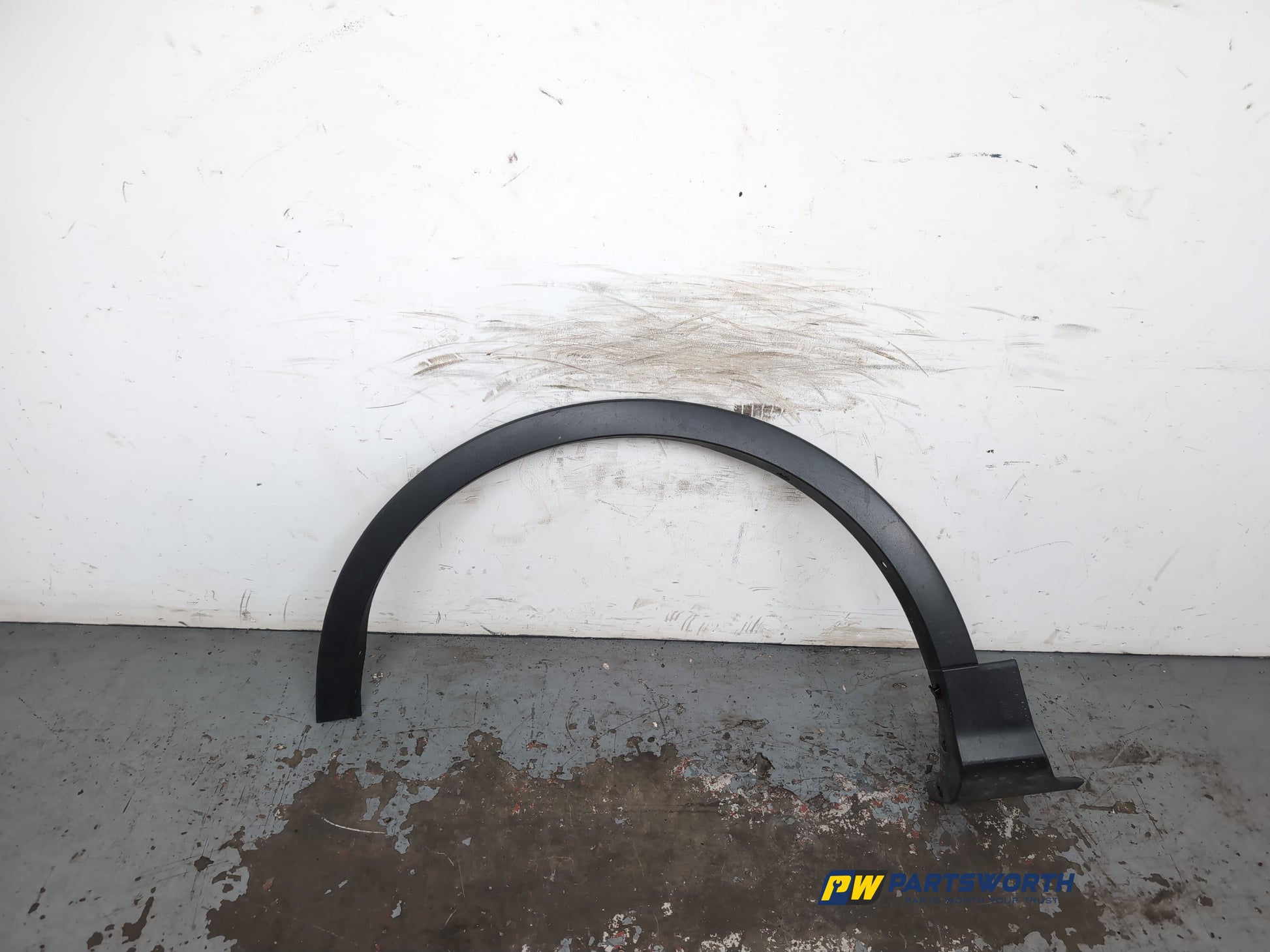 Moulding Wheel Arch Front LH 1