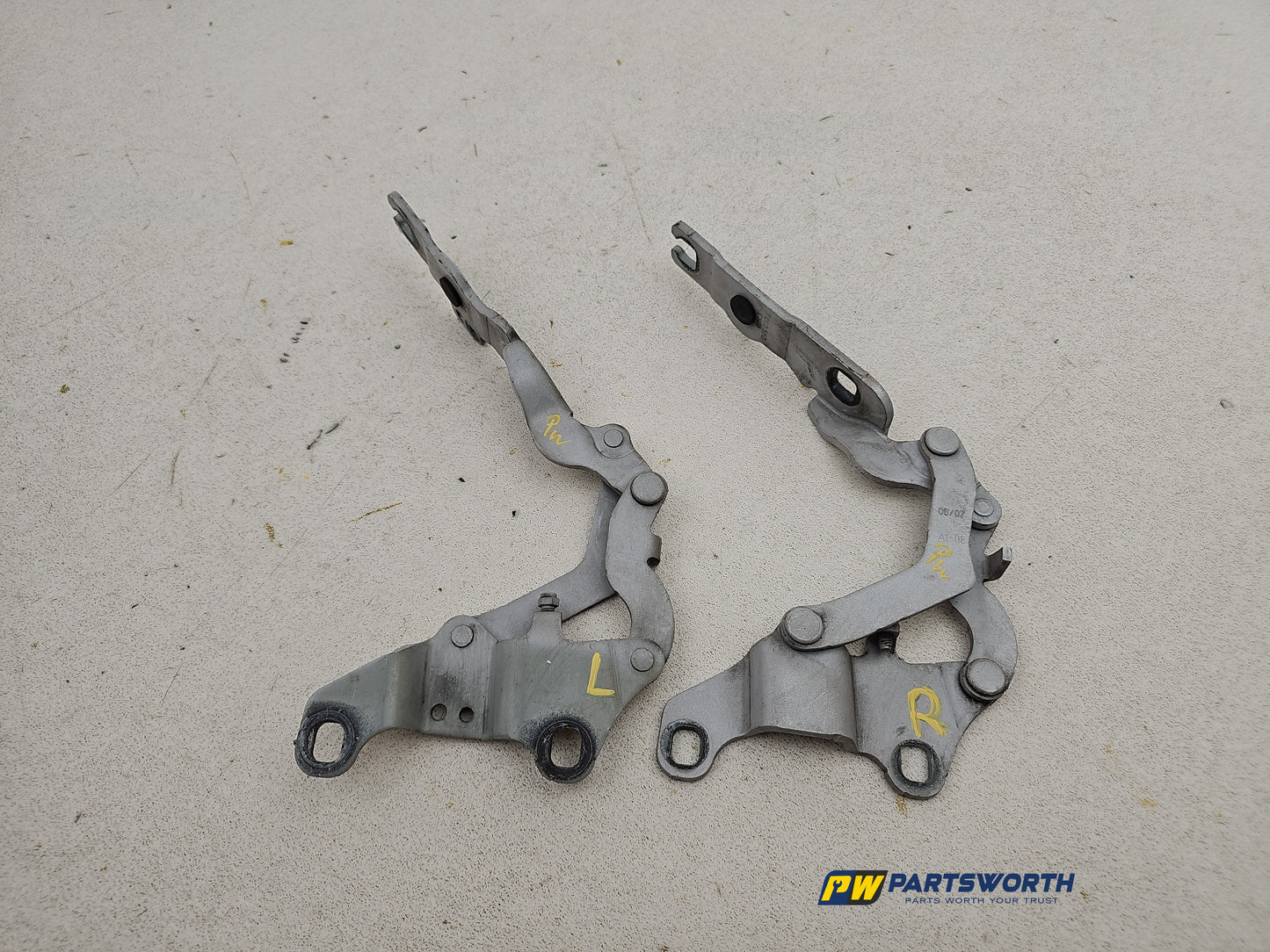 Bonnet Hinges 1