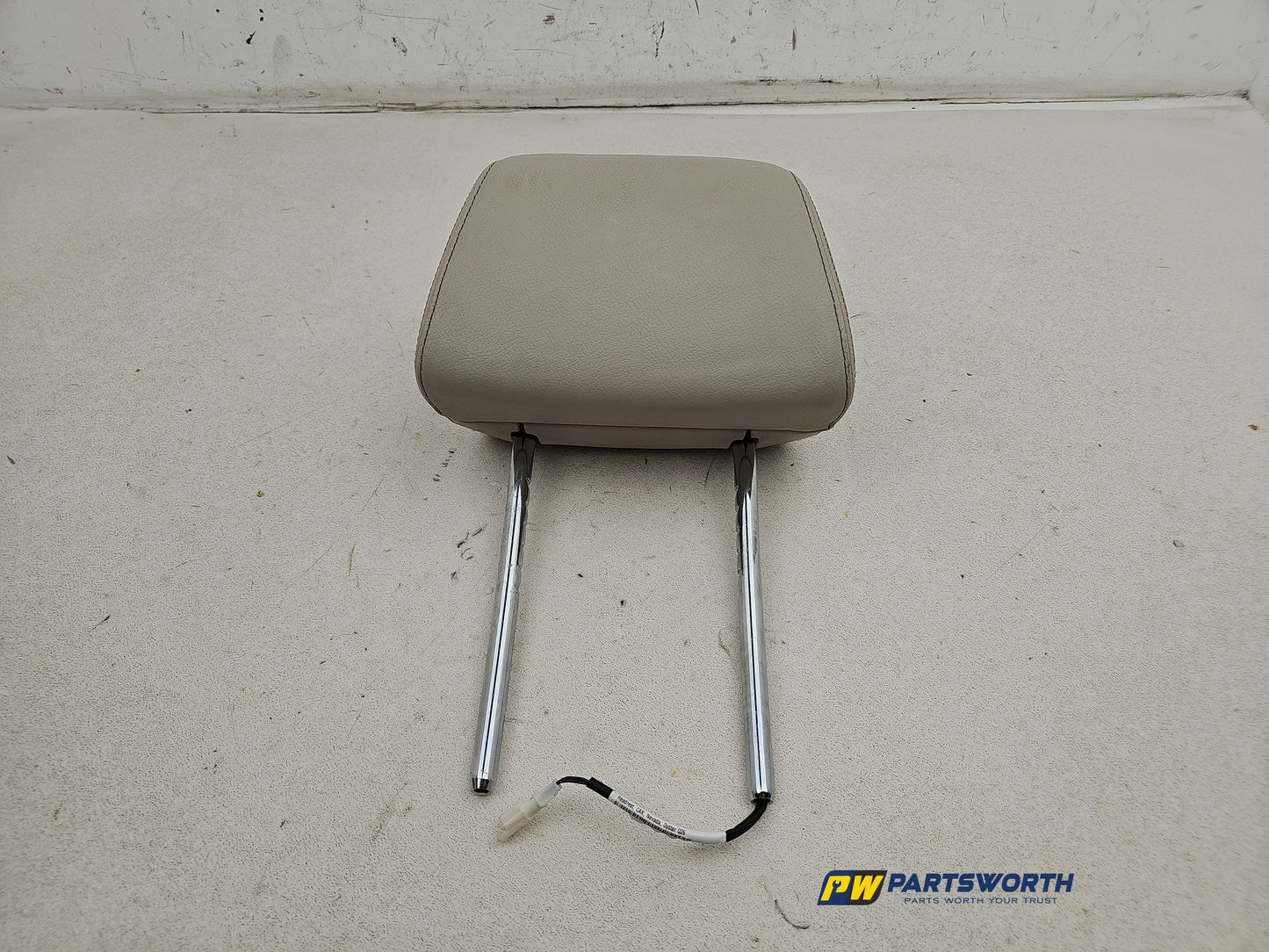 Headrest Front RH 1