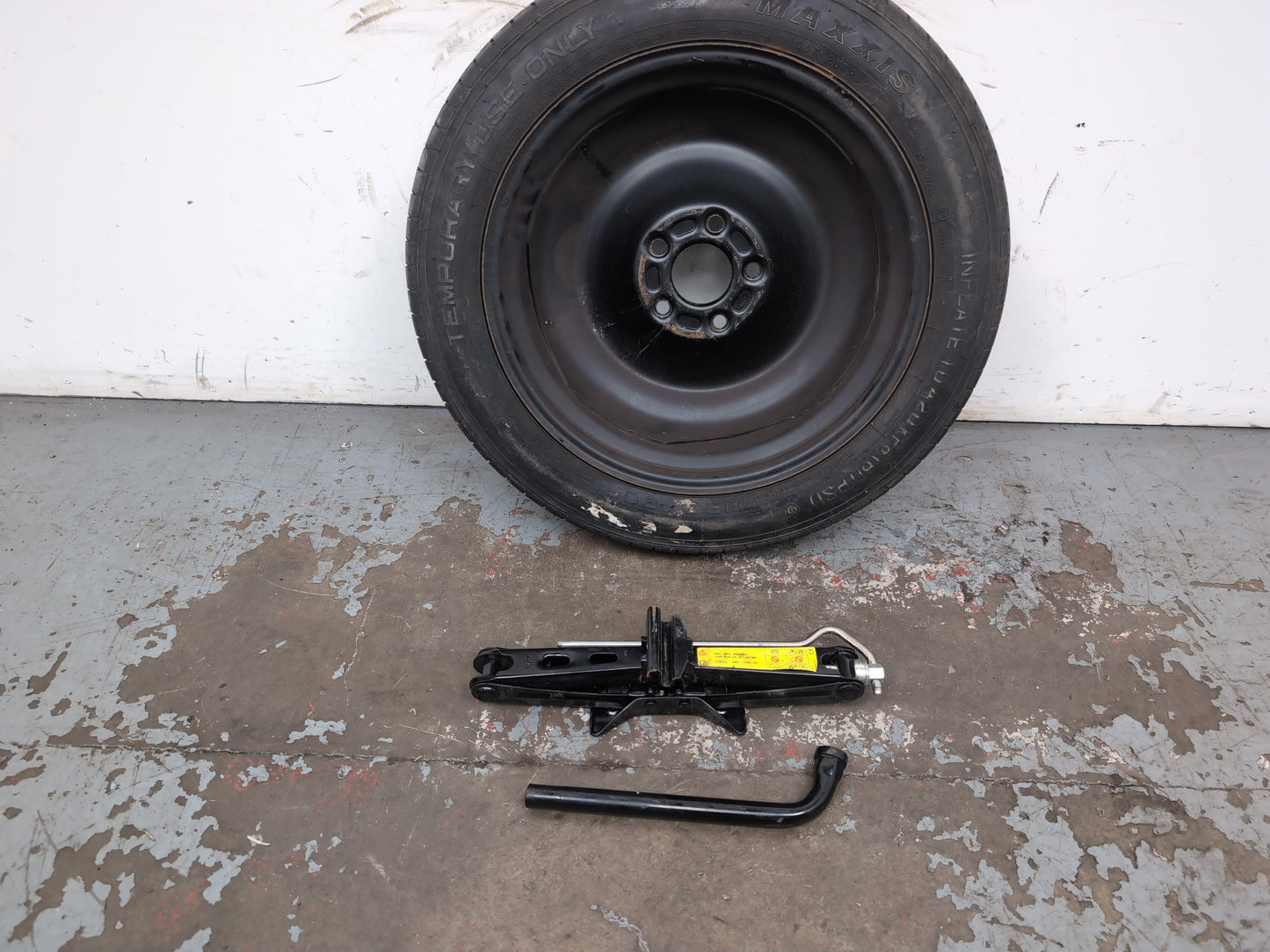 Space Saver Spare Wheel and Tool Kit  10