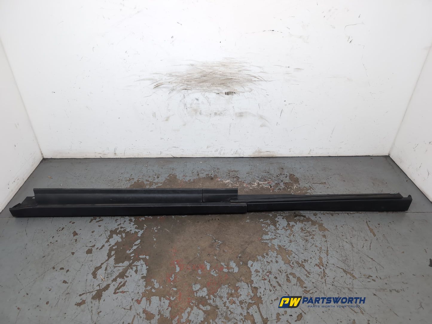 Side Skirt LH 1