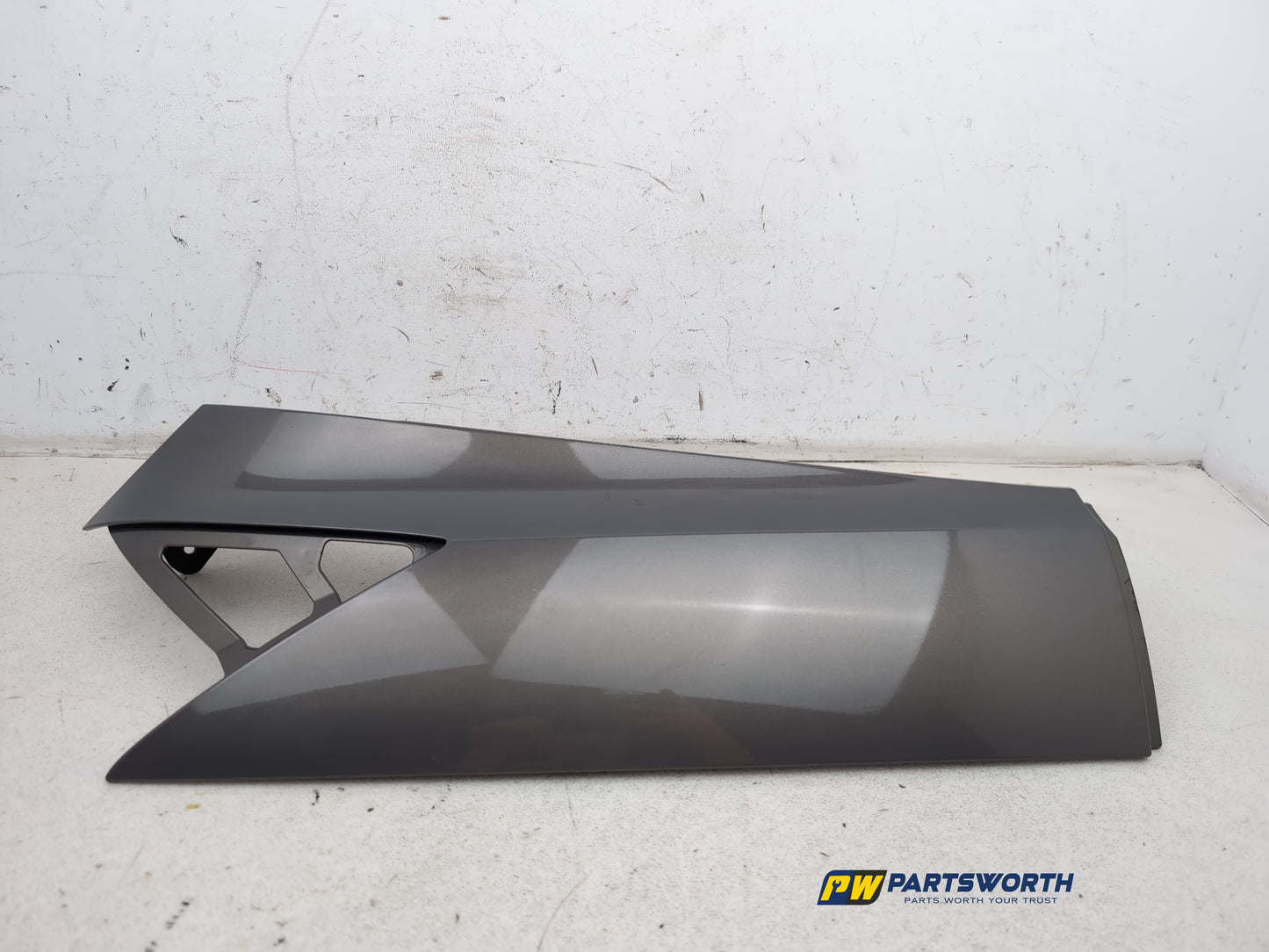 Moulding Quarter Panel RH 1