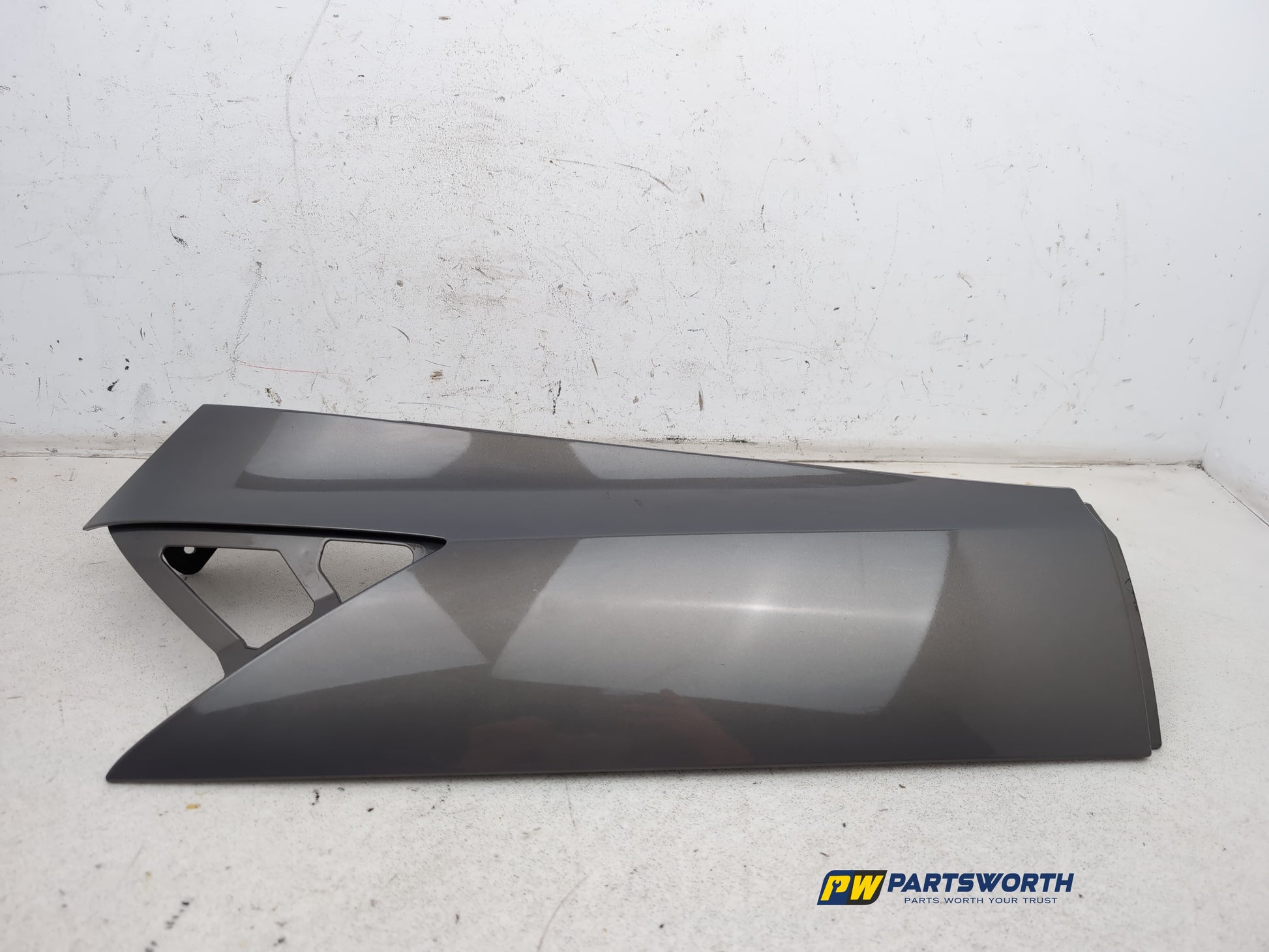 Moulding Quarter Panel RH 1