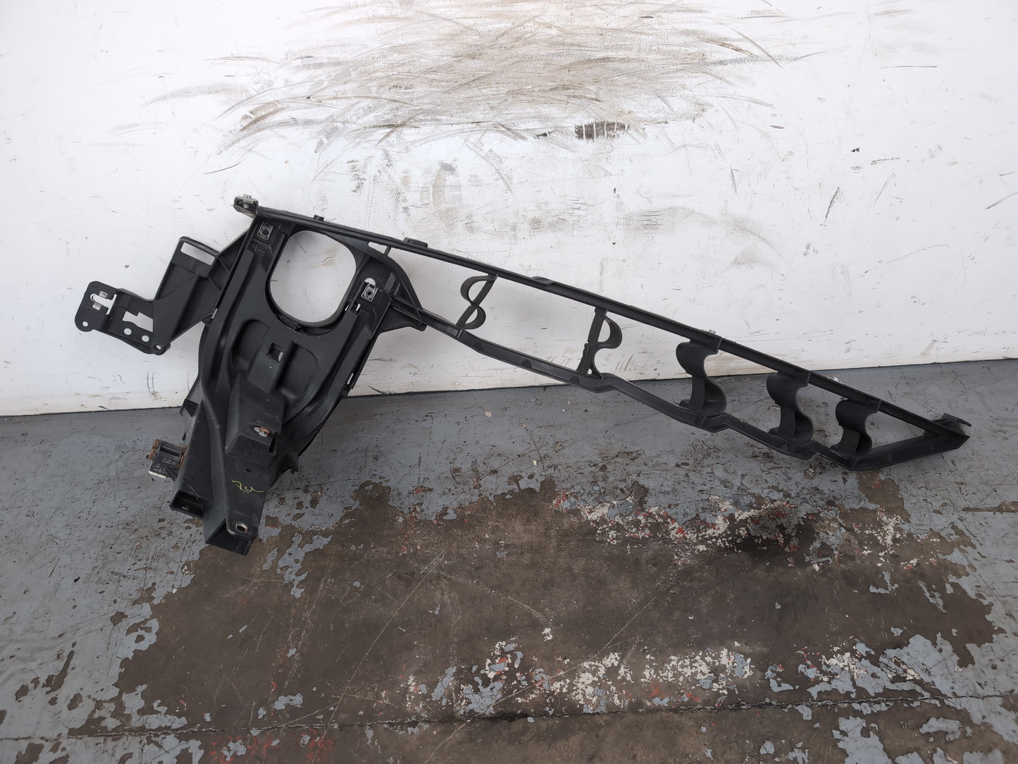 Headlamp Panel Support Bracket LH 1