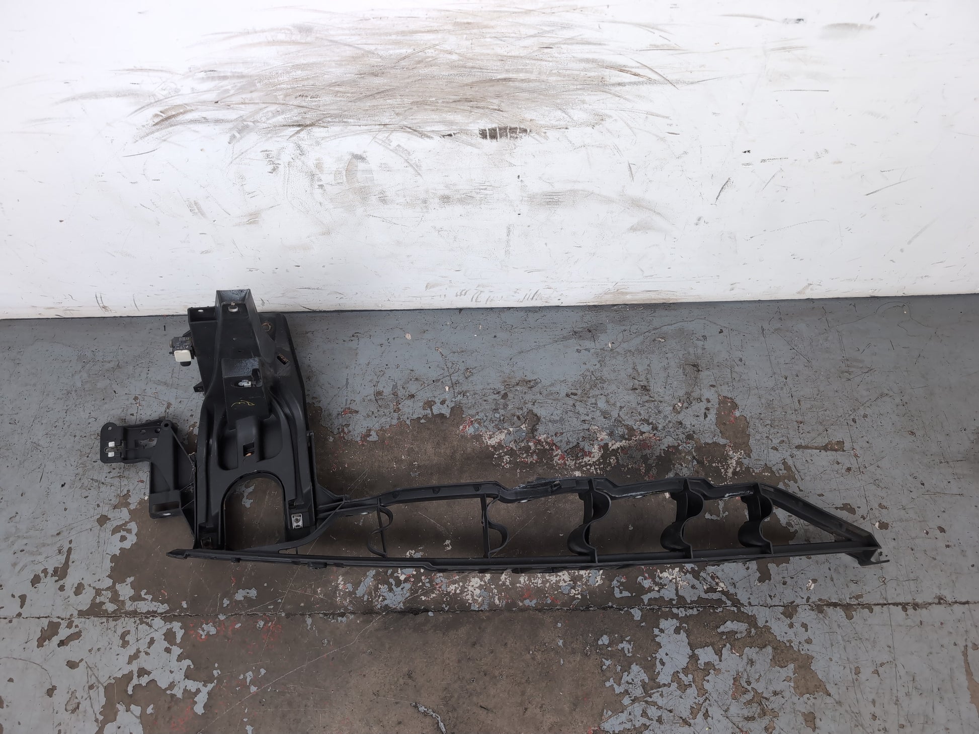 Headlamp Panel Support Bracket RH 1