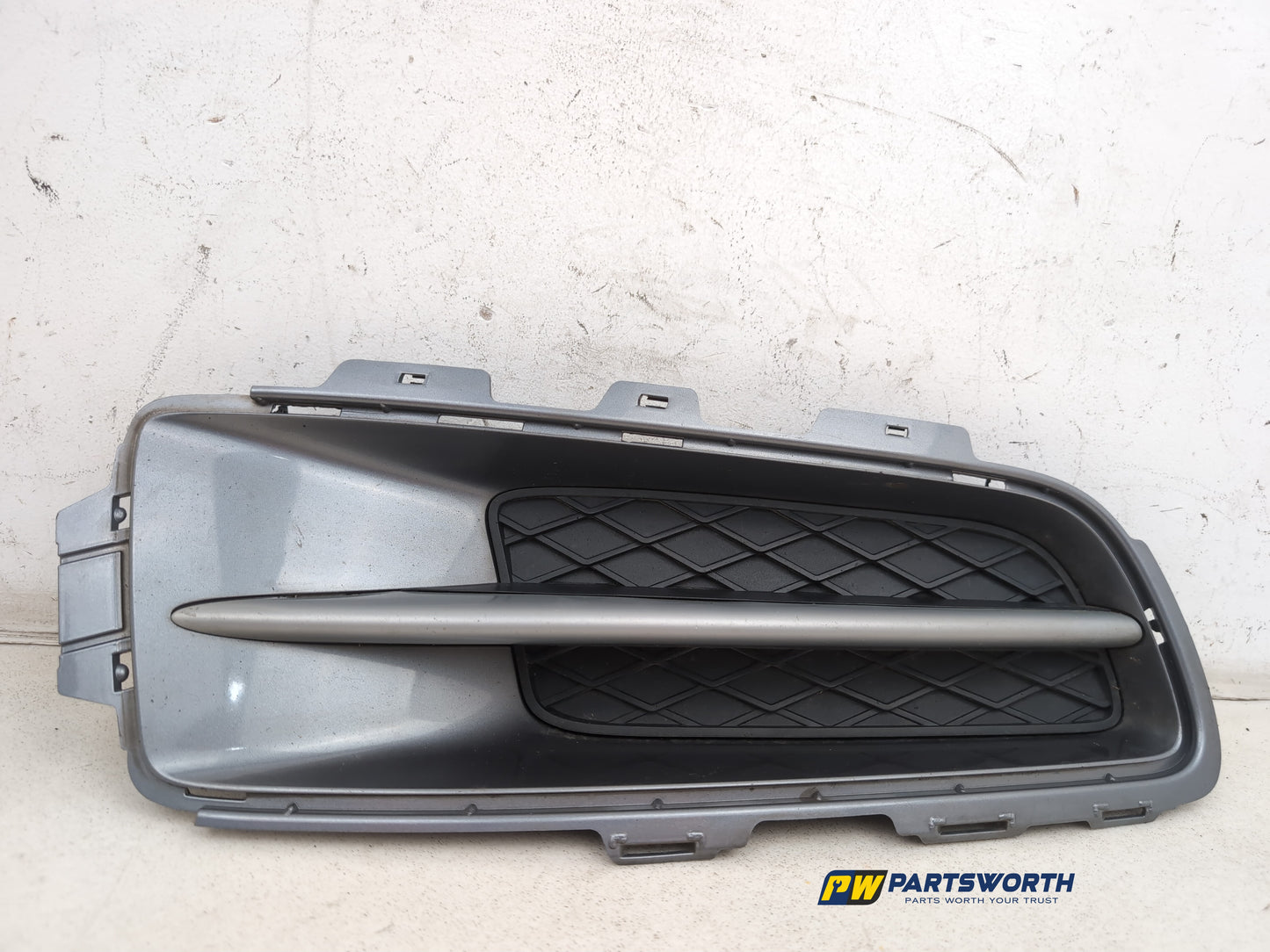 Grille Front RH 1