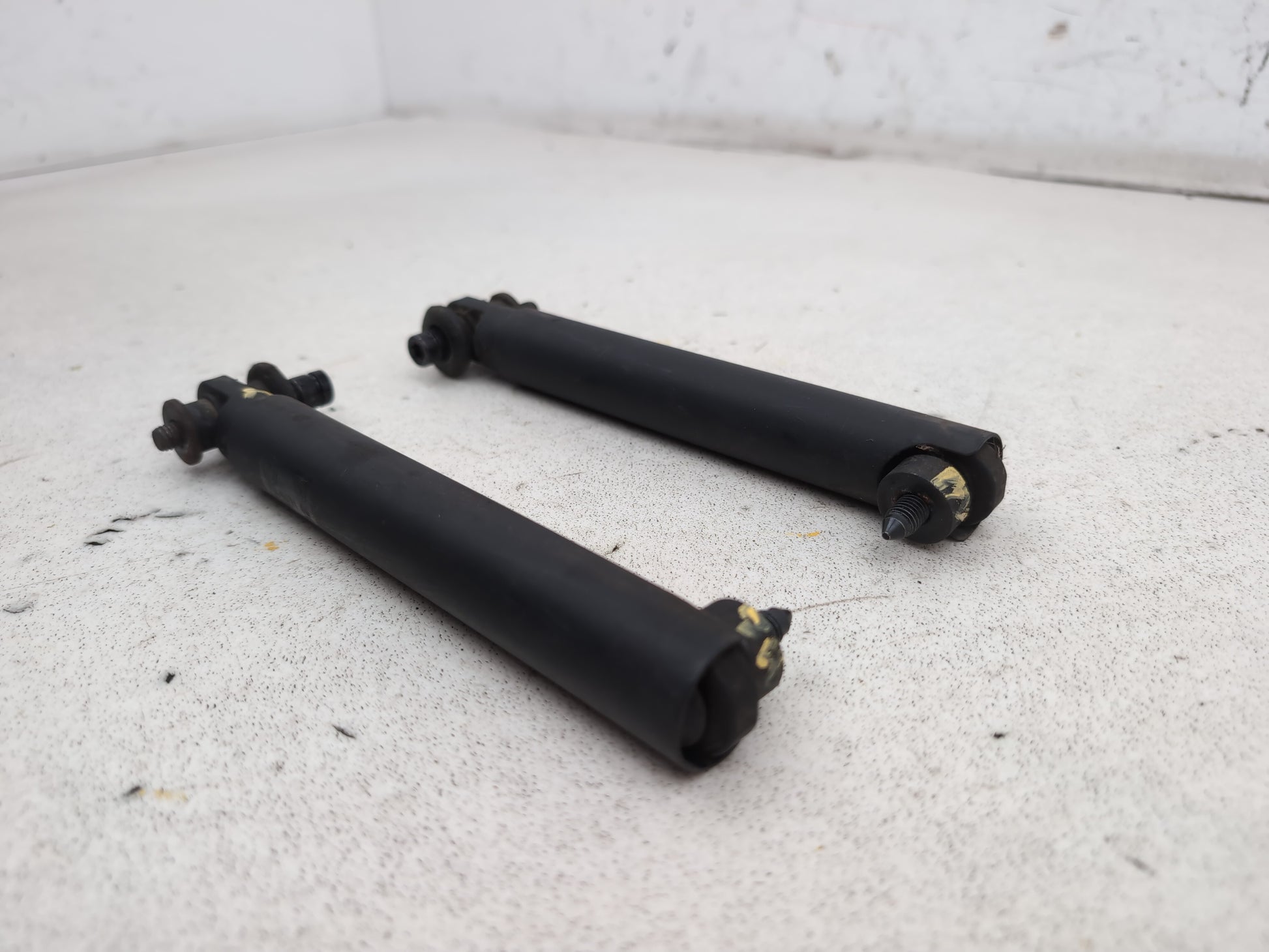 Tailgate Support Strut 2