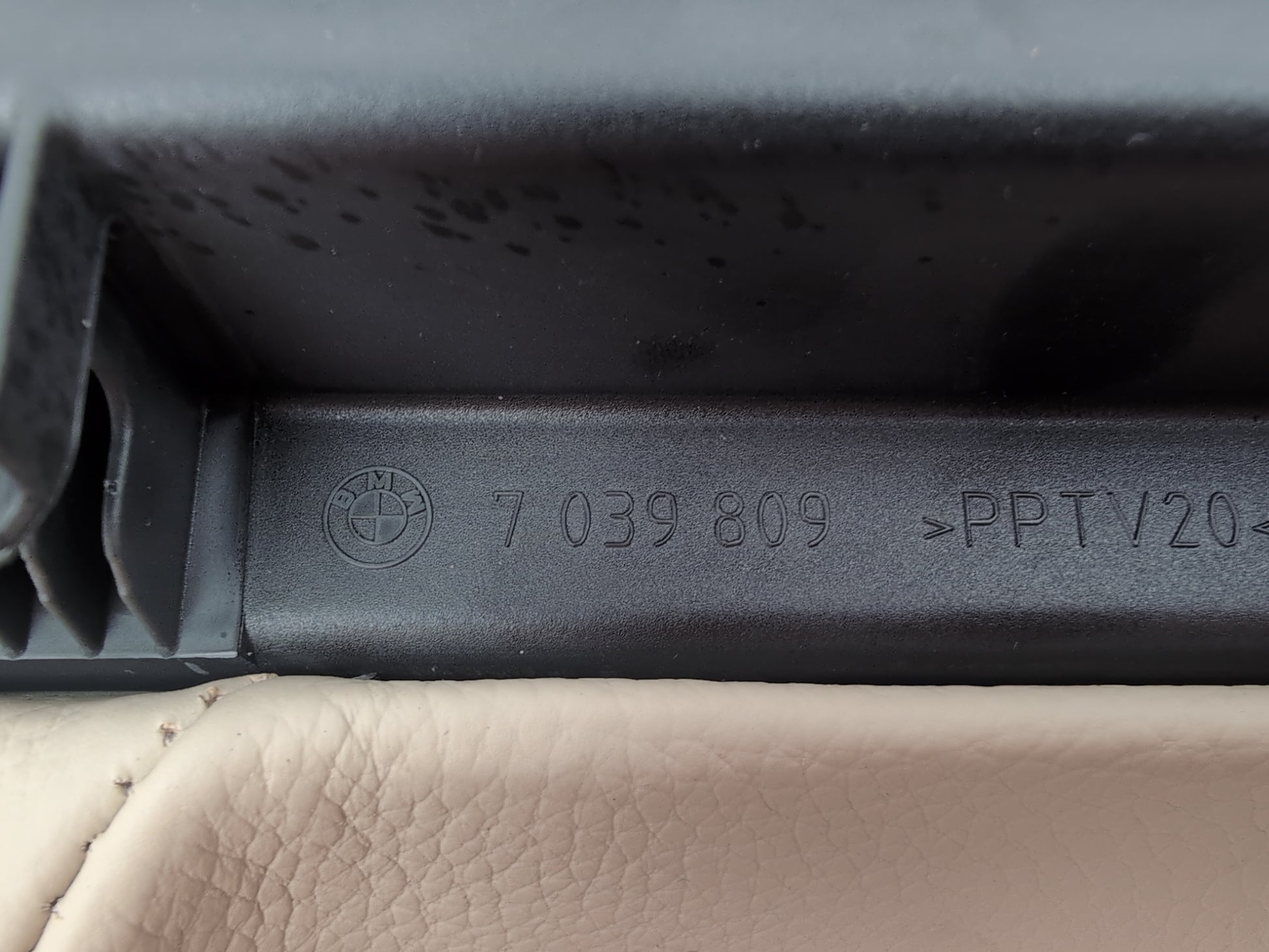 Centre Console Armrest 10
