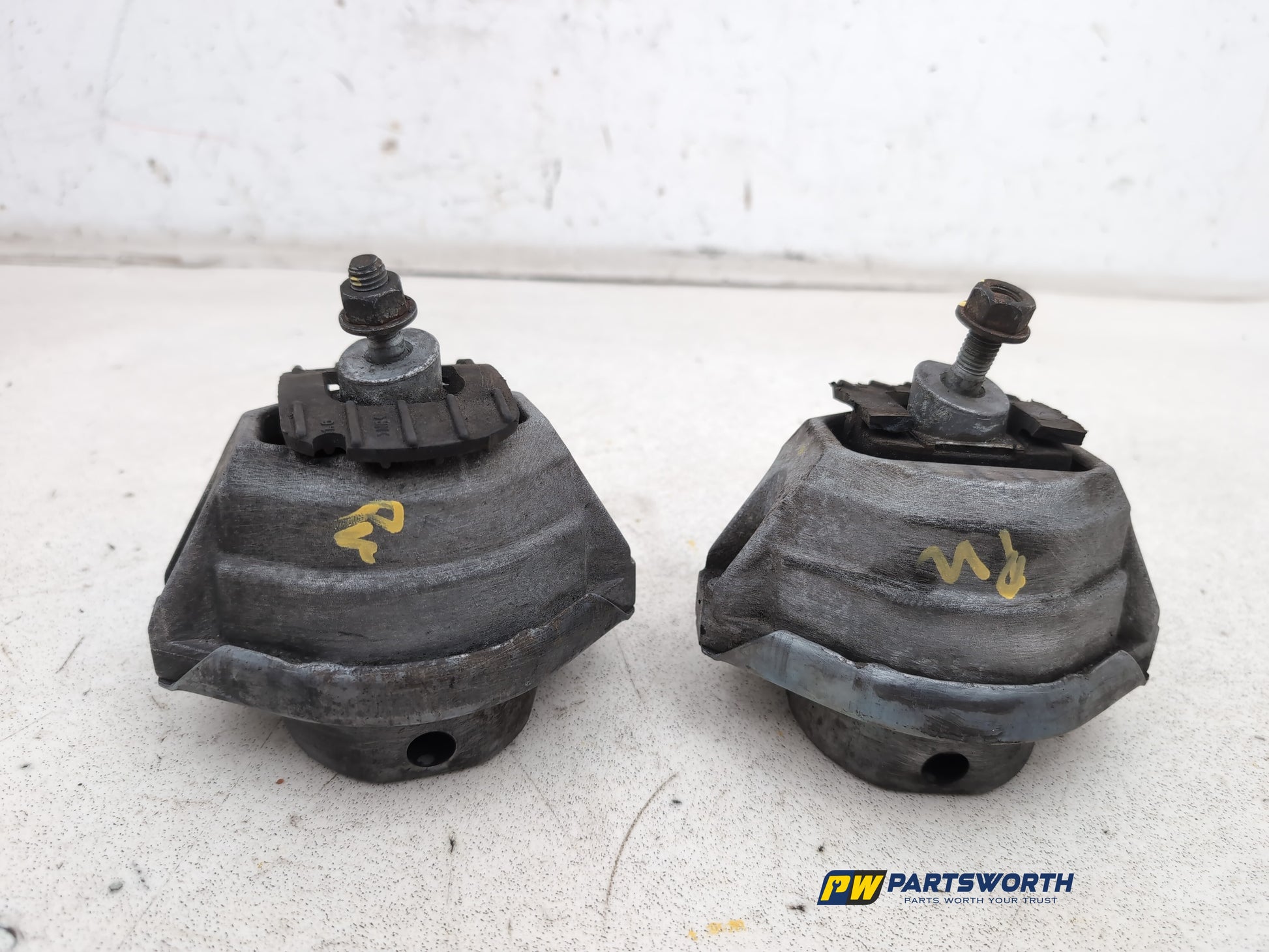 Set Of Engine Mounts LH + RH 1