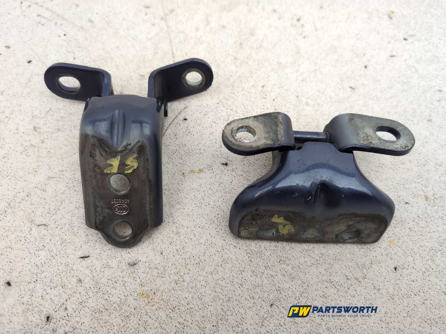 LH Front Door Hinge Pair  1