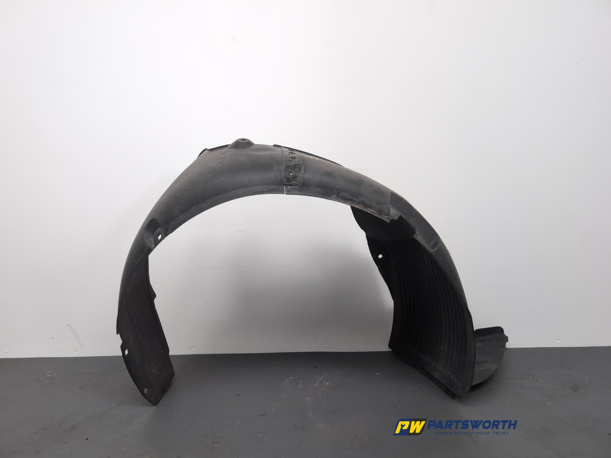 Moulding Wheel Arch Front RH 1