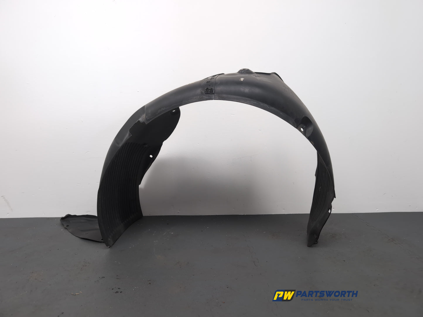 Moulding Wheel Arch Front LH 1