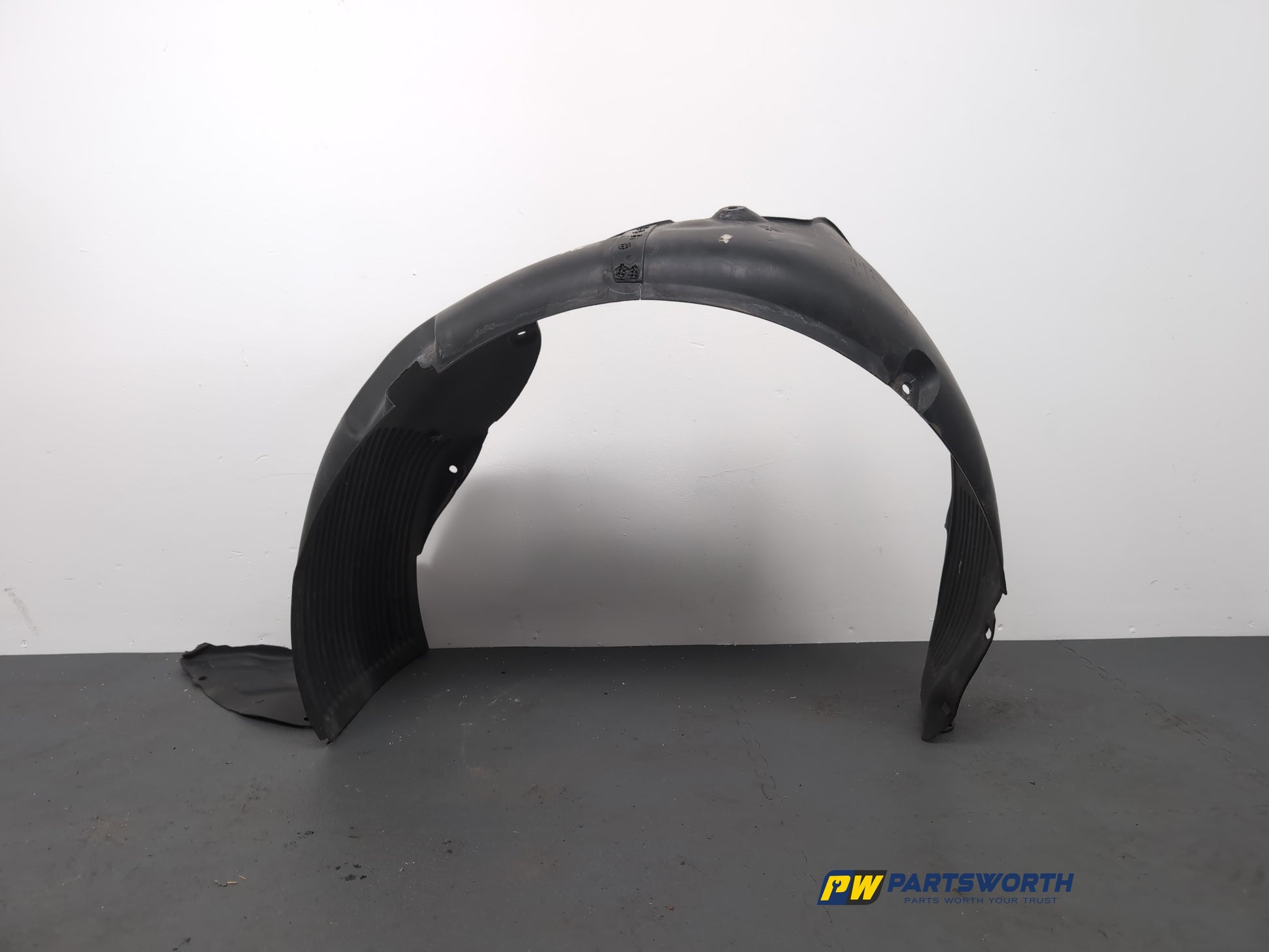 Moulding Wheel Arch Front LH 1
