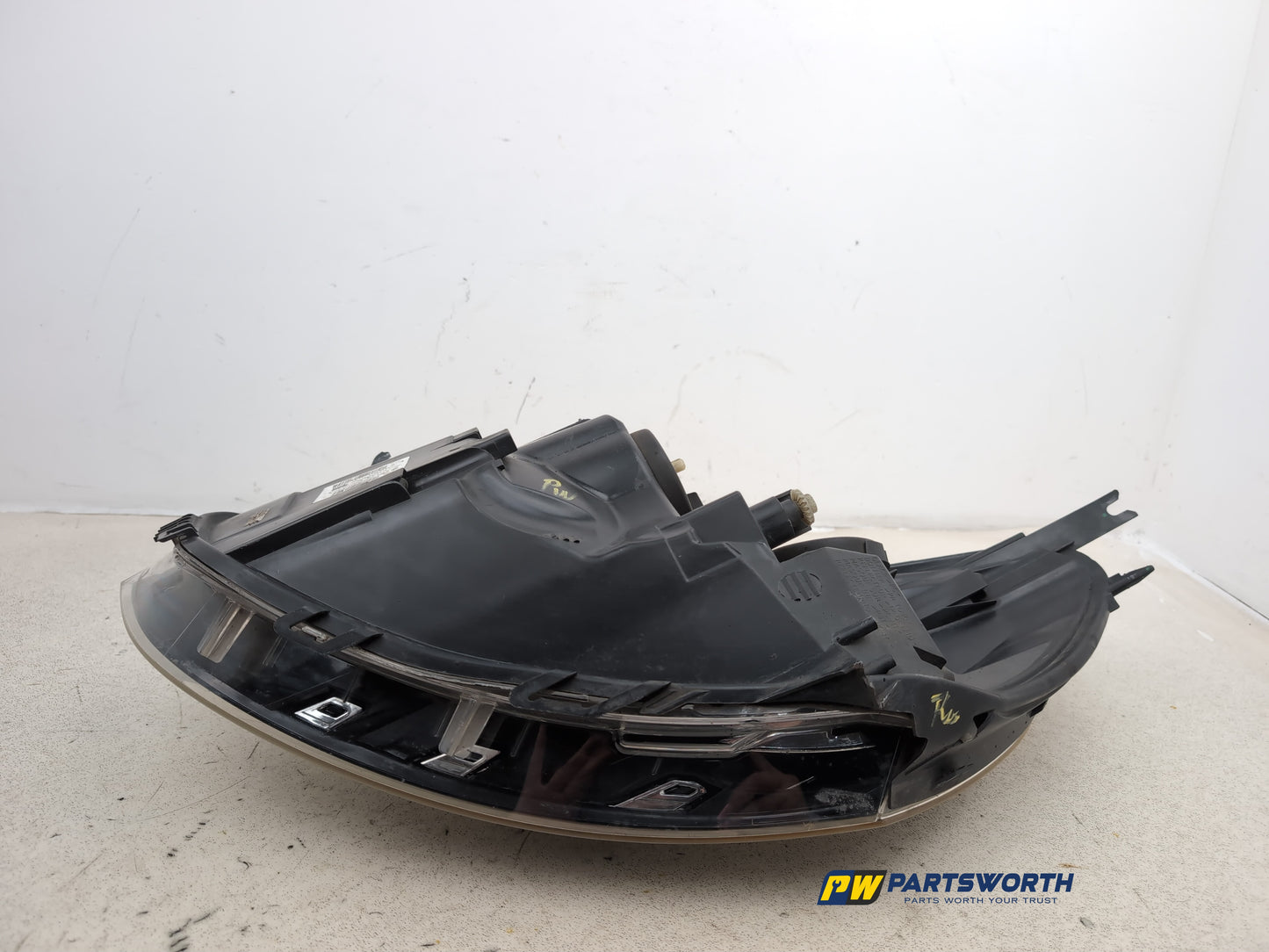 Headlamp RH 24