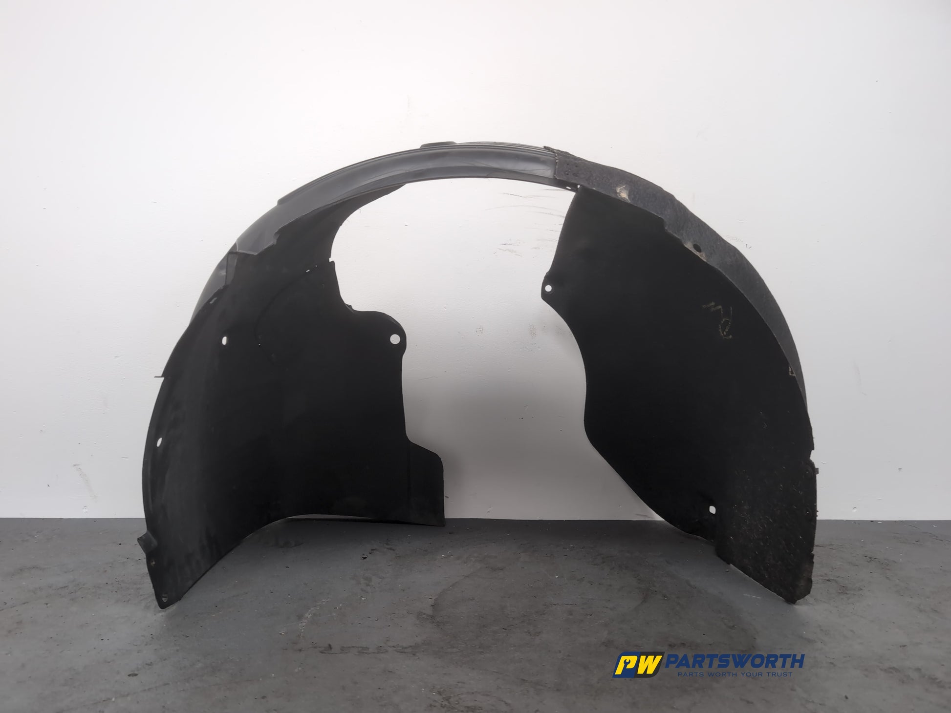 Moulding Wheel Arch Front LH 2