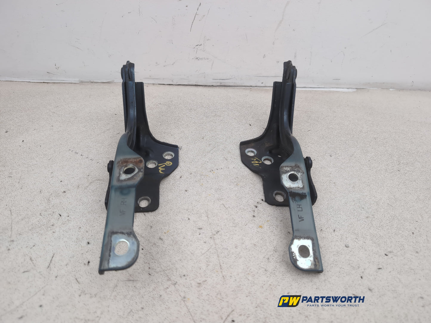 Bonnet Hinges 2