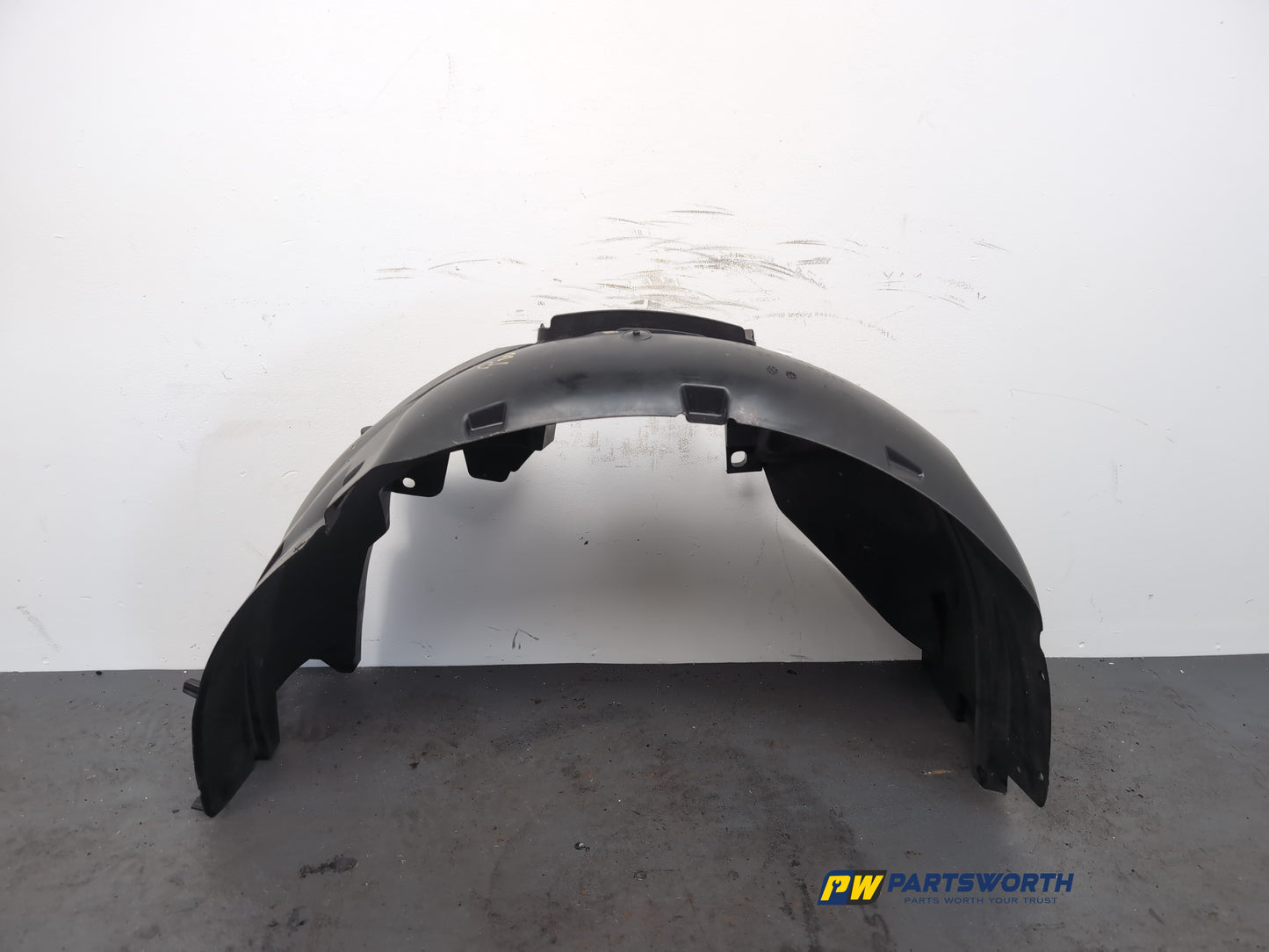 Moulding Wheel Arch Front LH 1