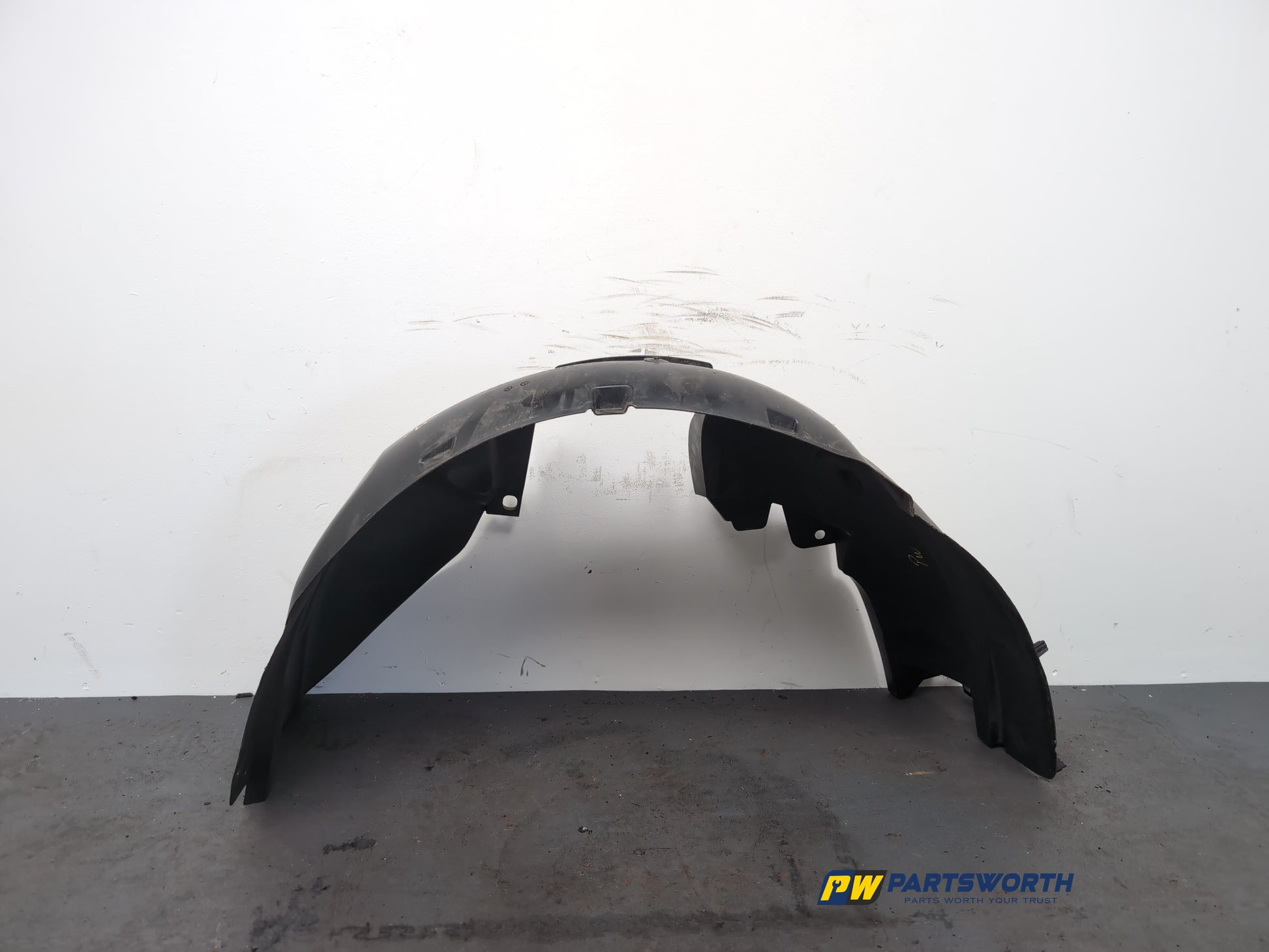 Moulding Wheel Arch Front RH 2