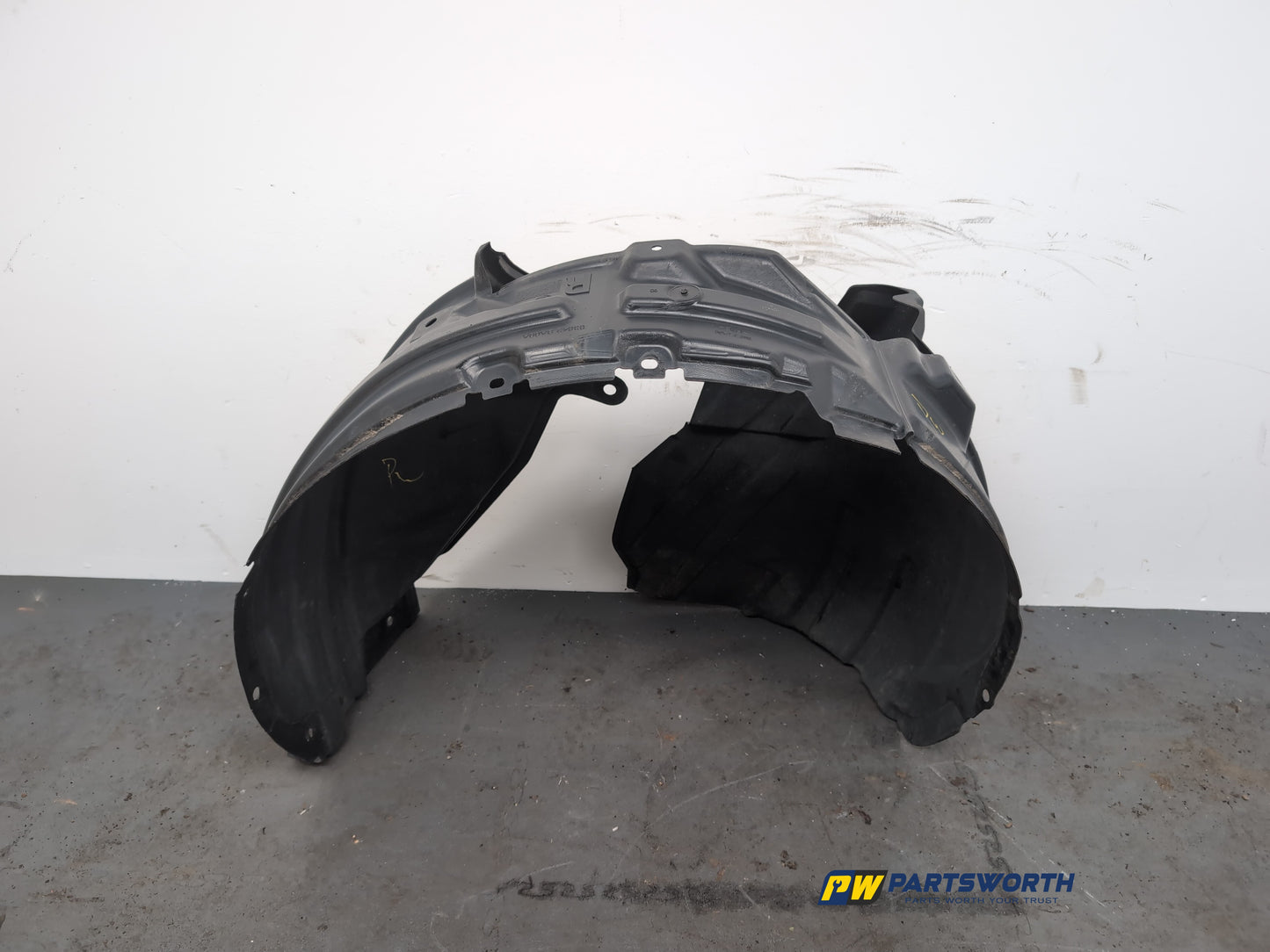 Moulding Wheel Arch Front RH 1