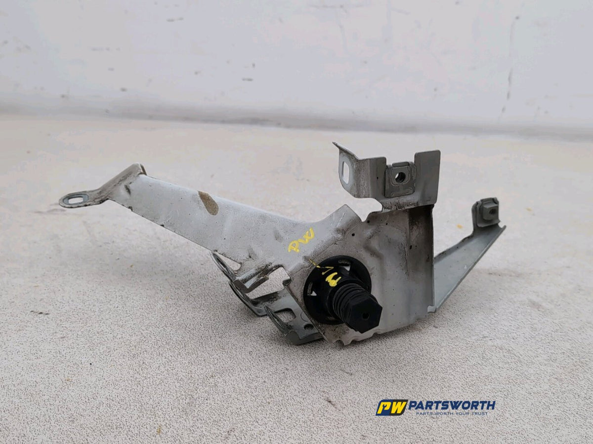 BMW 6 SERIES 640D M SPORT GRAN COUPE F13 FRONT RIGHT WING BRACKET 2015-2018 1