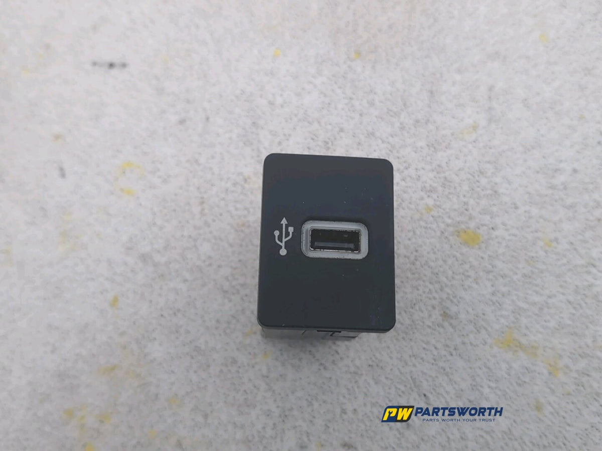 FORD MONDEO ZETEC CD391 MK5 USB PORT SOCKET HS7T14014AD 2015-202 1