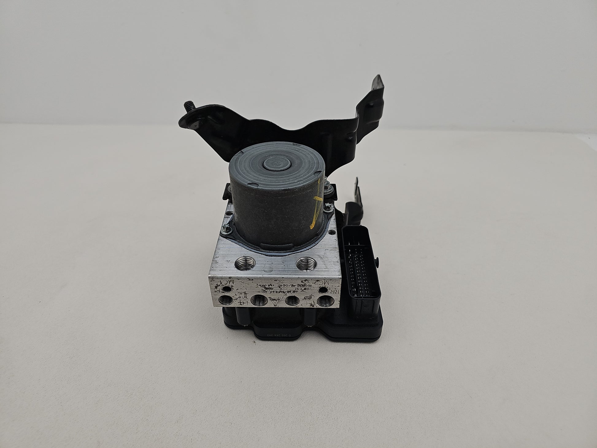 Jaguar Xe Abs Pump Control Module Ecu 2.0 Diesel Hx7314f447af X760 2015 - 2019