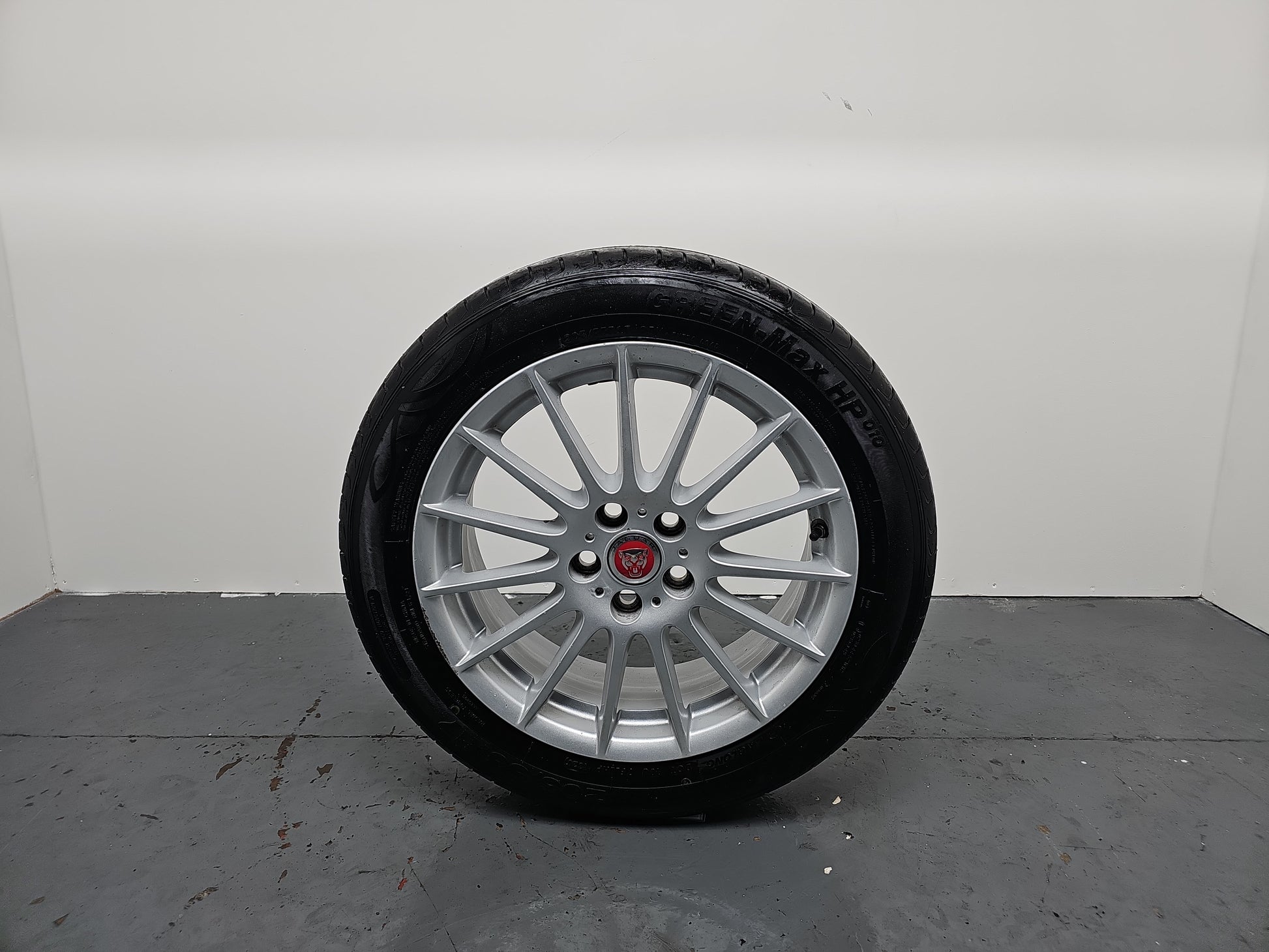 Jaguar Xe X760 17" Inch Alloy Wheel With Tyre 205/55/R17 Gx73-1007-Ta
