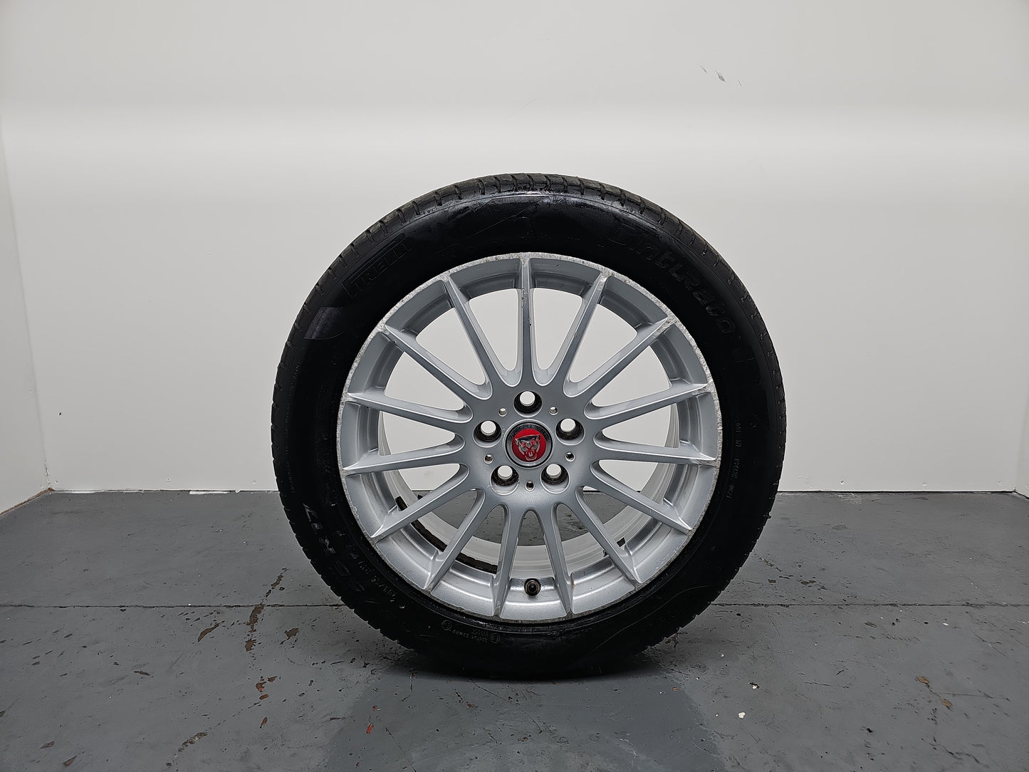 Jaguar Xe X760 17" Inch Alloy Wheel With Tyre 205/55/R17 Gx73-1007-Ta