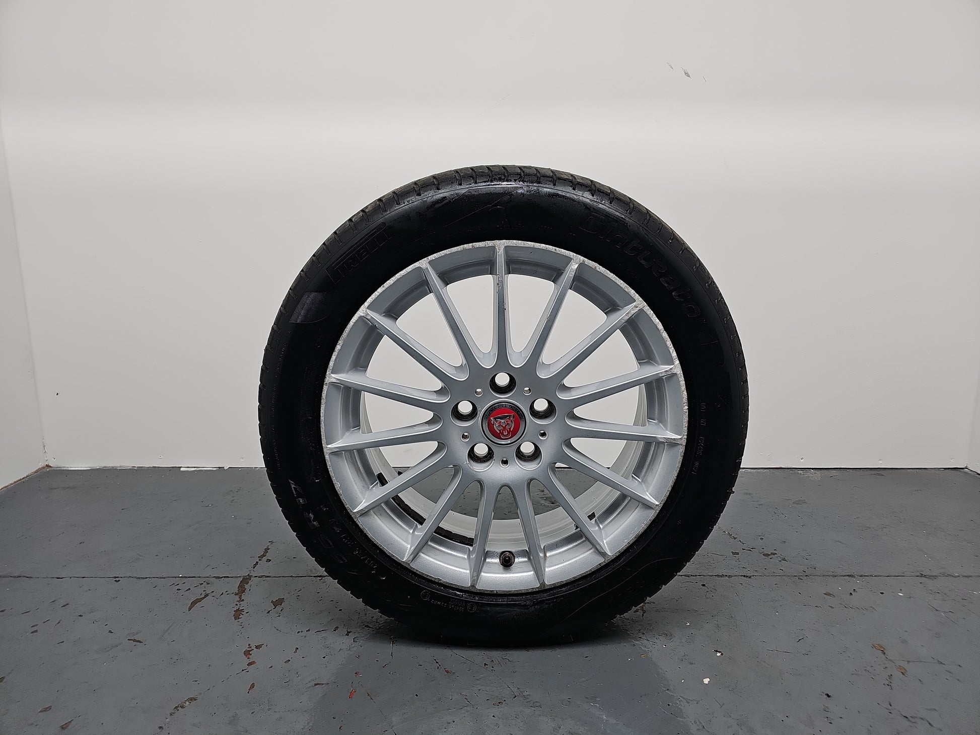 Jaguar Xe X760 17" Inch Alloy Wheel With Tyre 205/55/R17 Gx73-1007-Ta