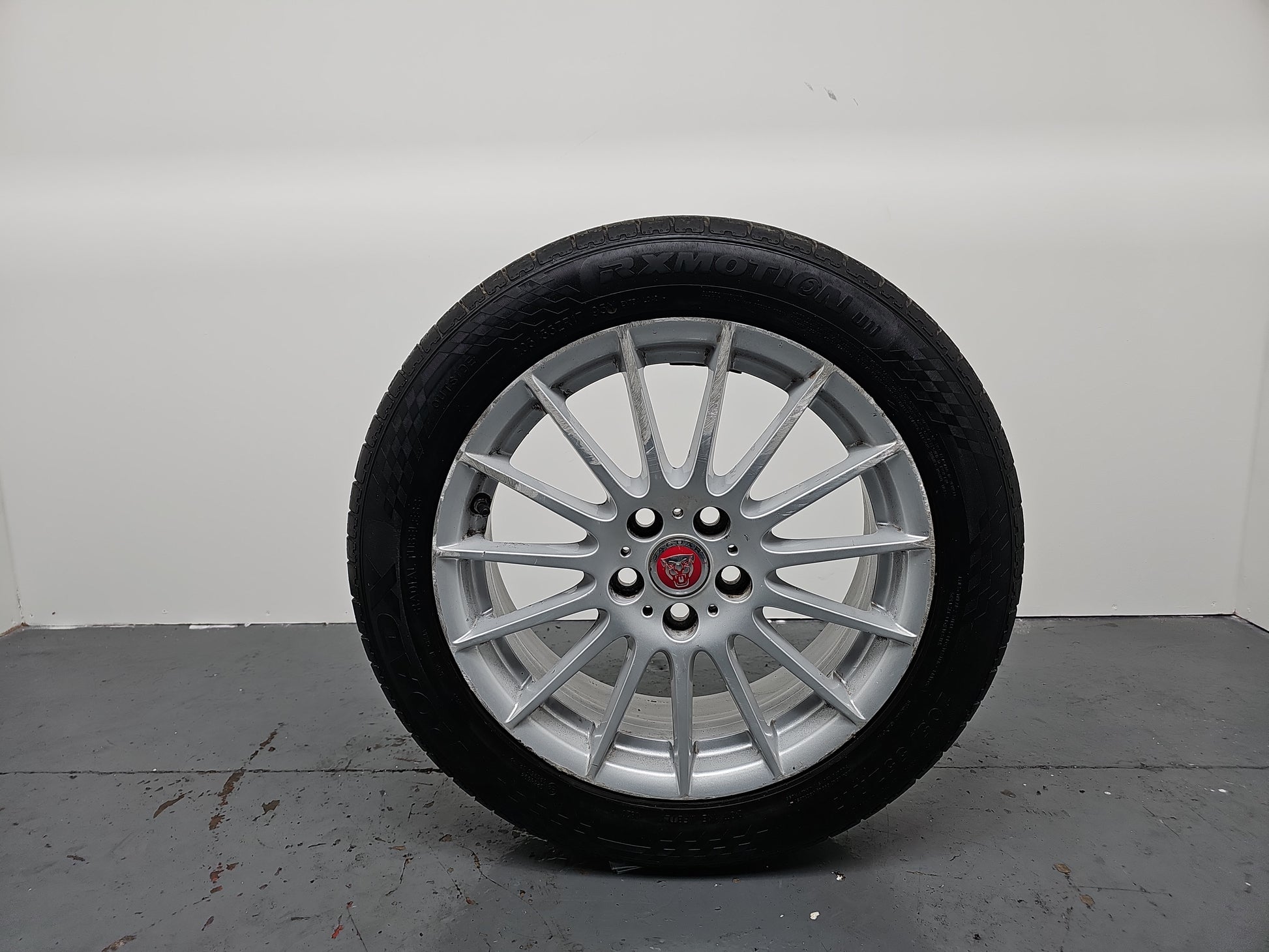 Jaguar Xe X760 17" Inch Alloy Wheel With Tyre 205/55/R17 Gx73-1007-Ta