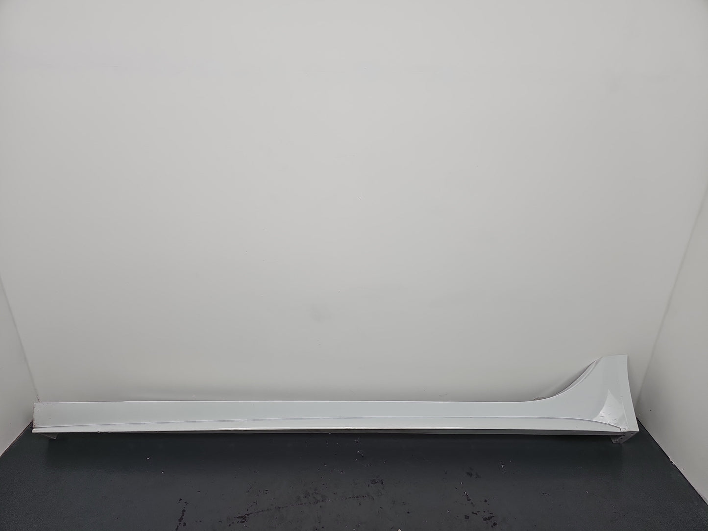 Side Skirt LH 1