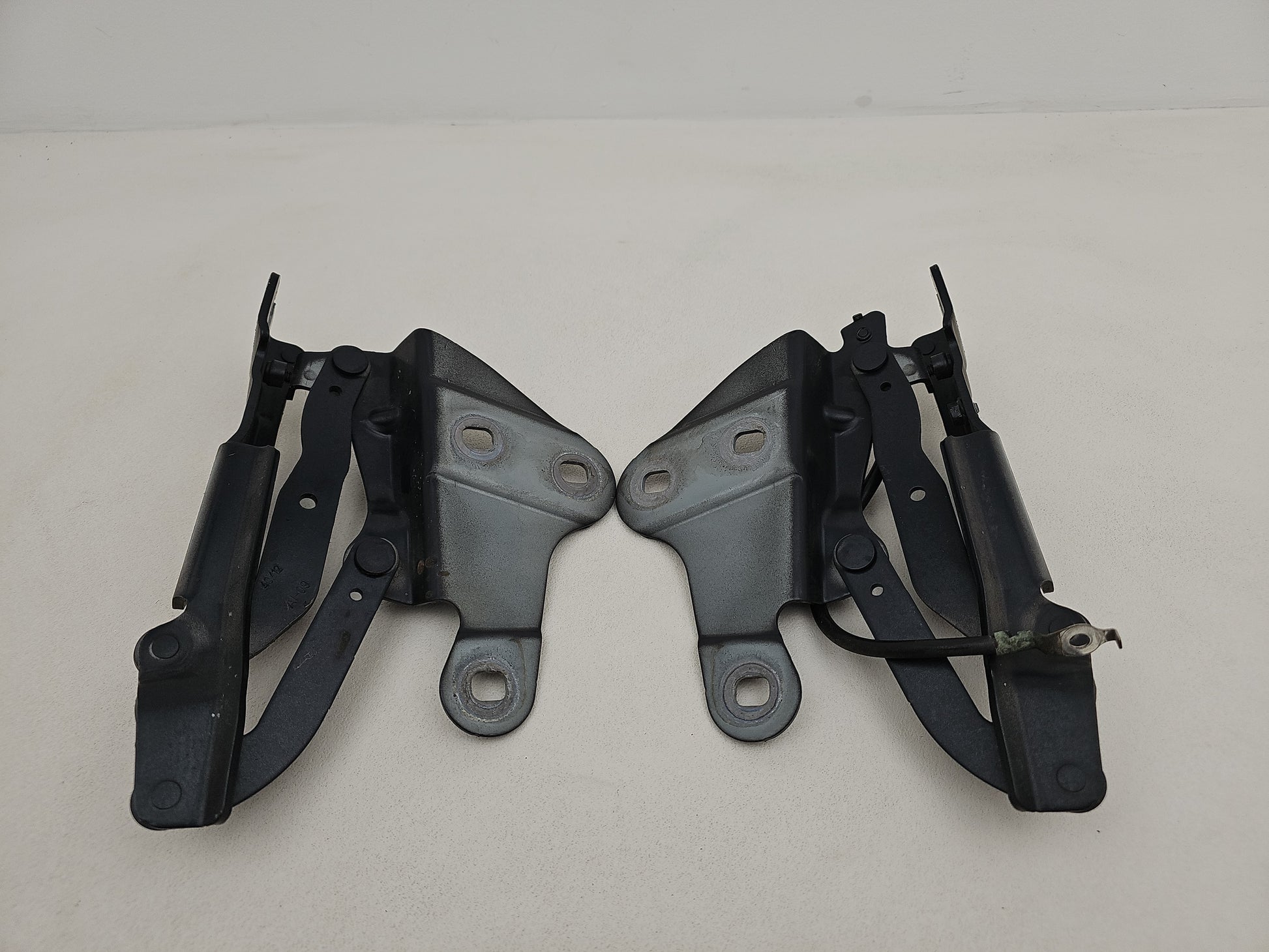 Bonnet Hinges 1
