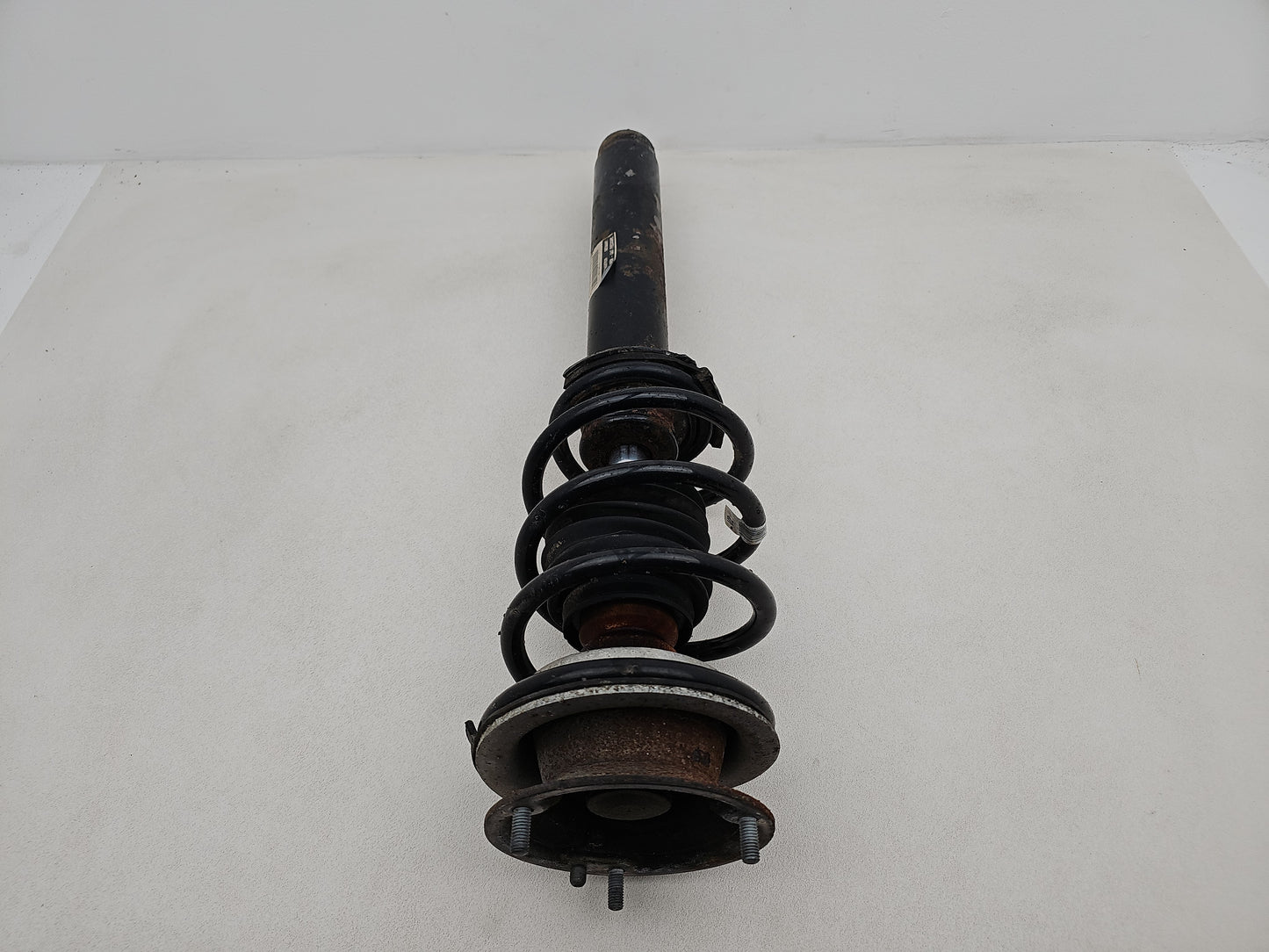 FRONT RIGHT SUSPENSION LEG STRUT HUB 1