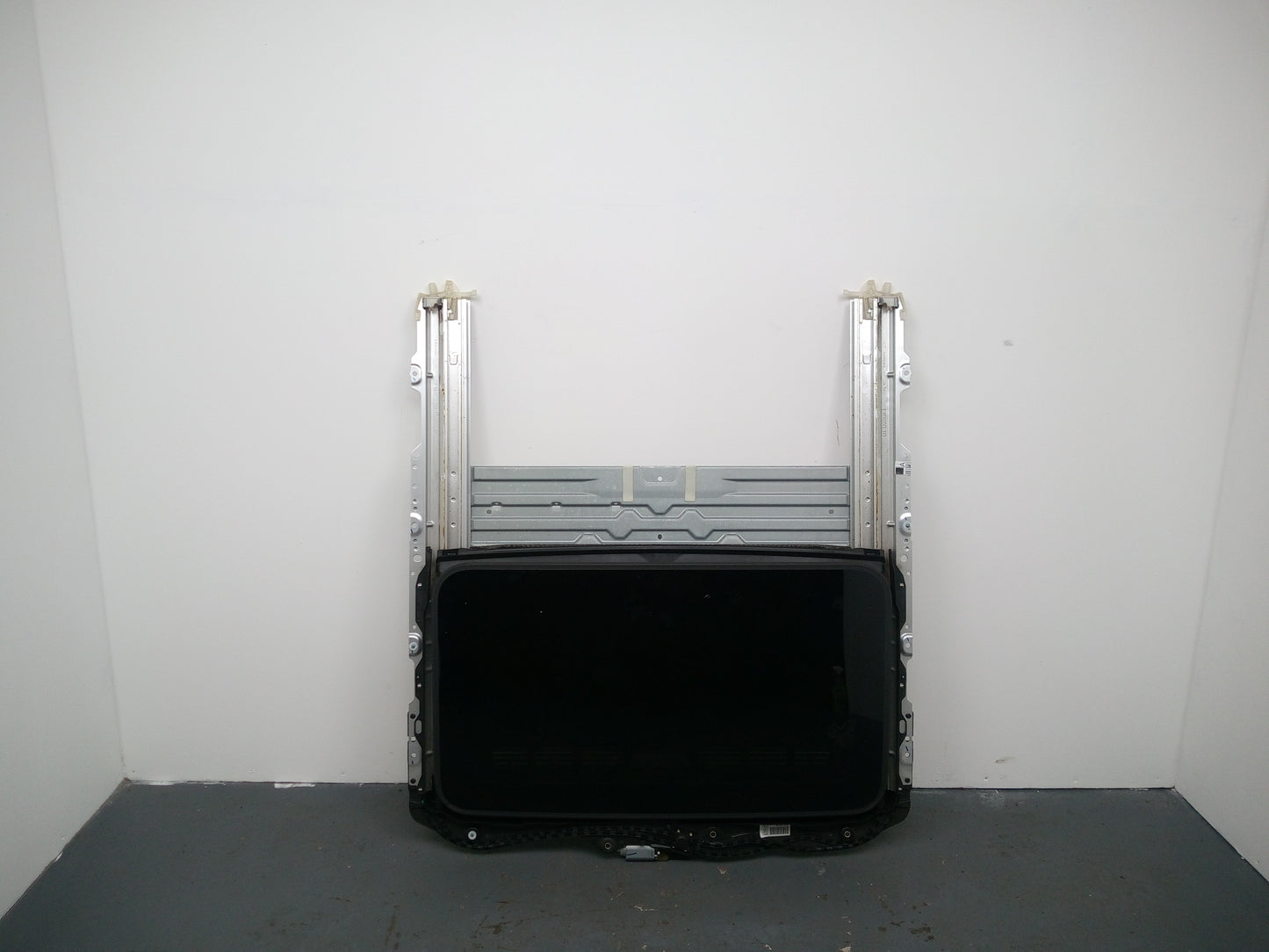 Sunroof Assembly 1