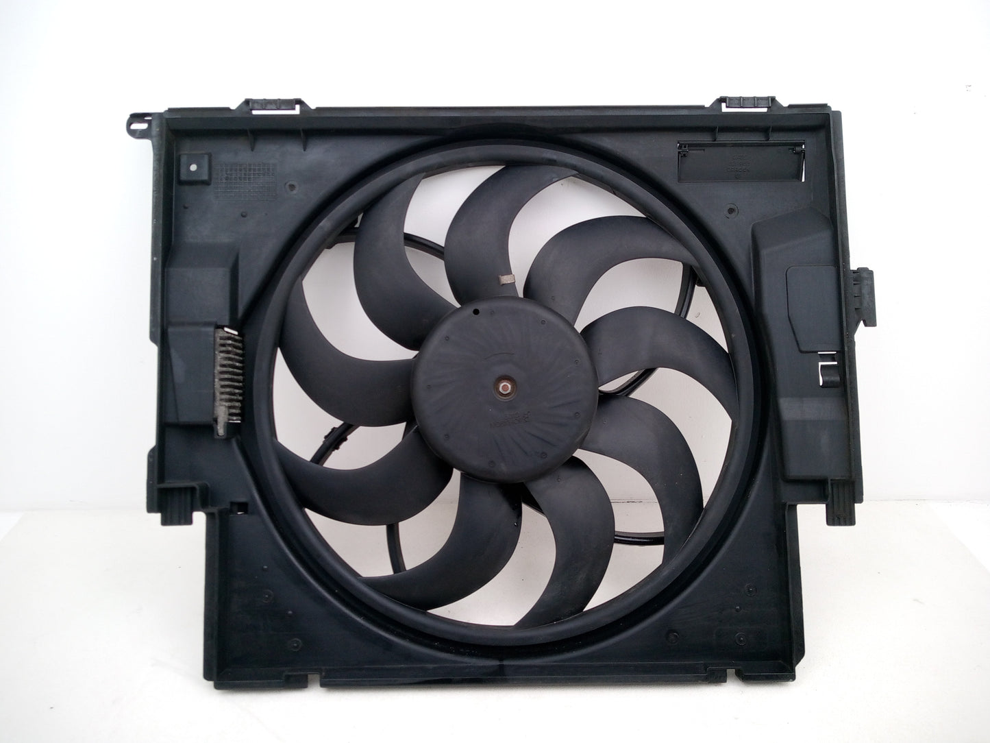 Bmw F20 F21 F22 F30 F31 F32 F33 Fan Shroud With Fan 300w 7640508