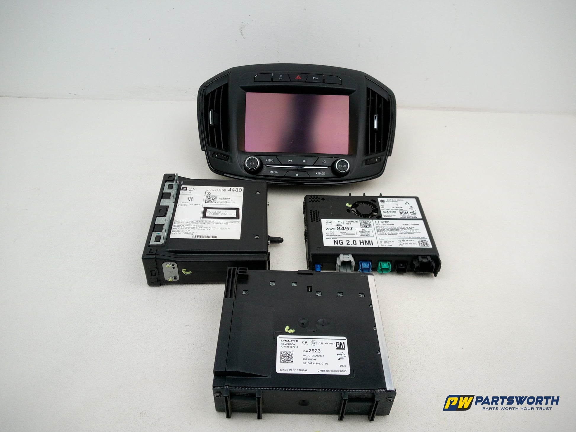 Radio - DAB/CD Player, Display screen + Facia  1