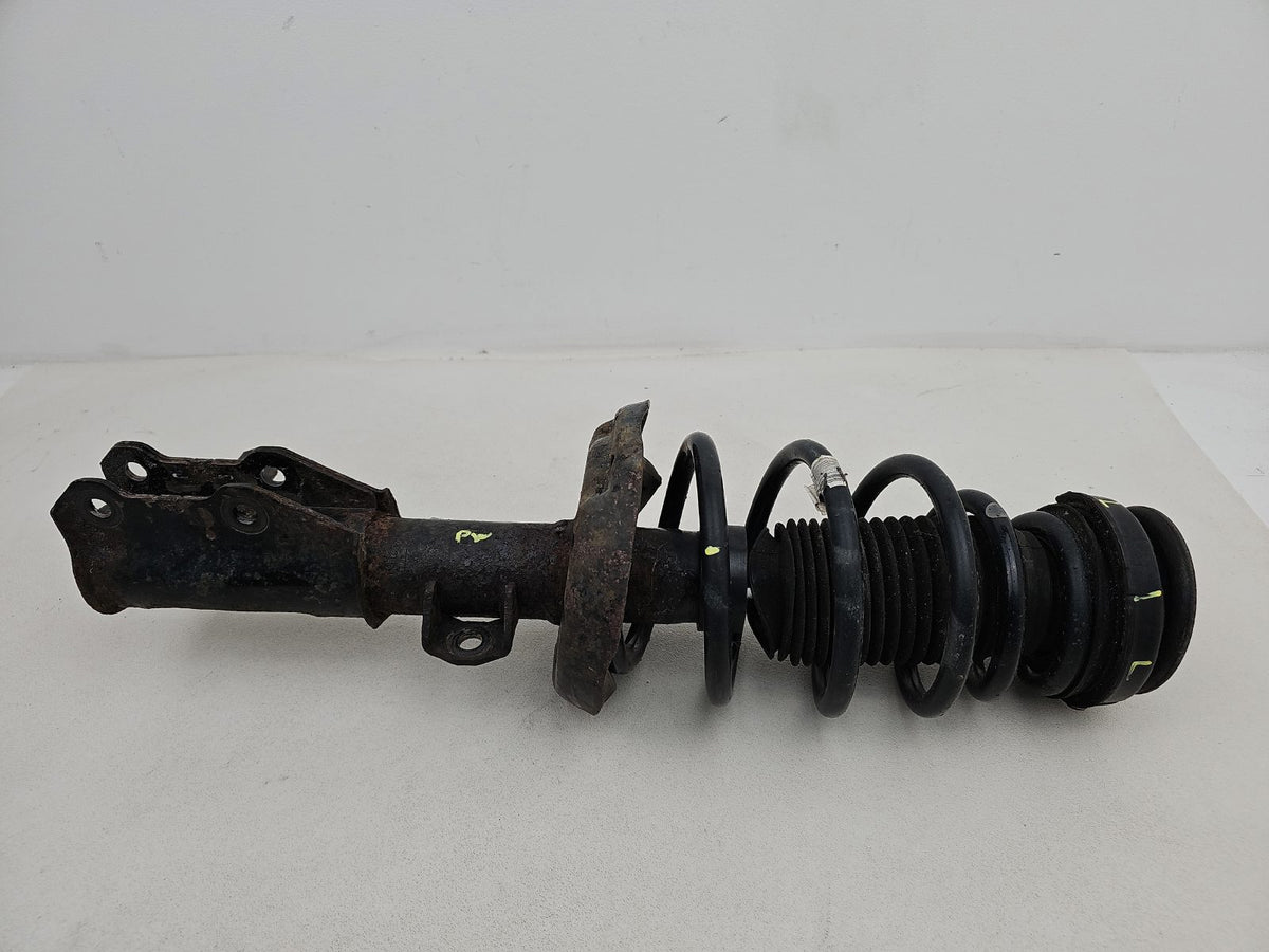 FRONT LEFT SUSPENSION LEG STRUT HUB 1