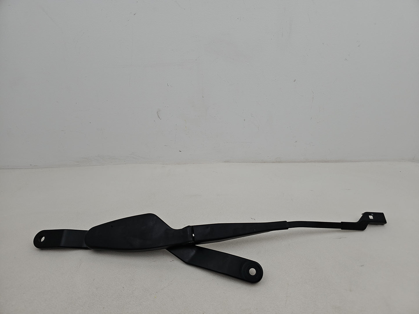 Wiper Front Arm LH 1
