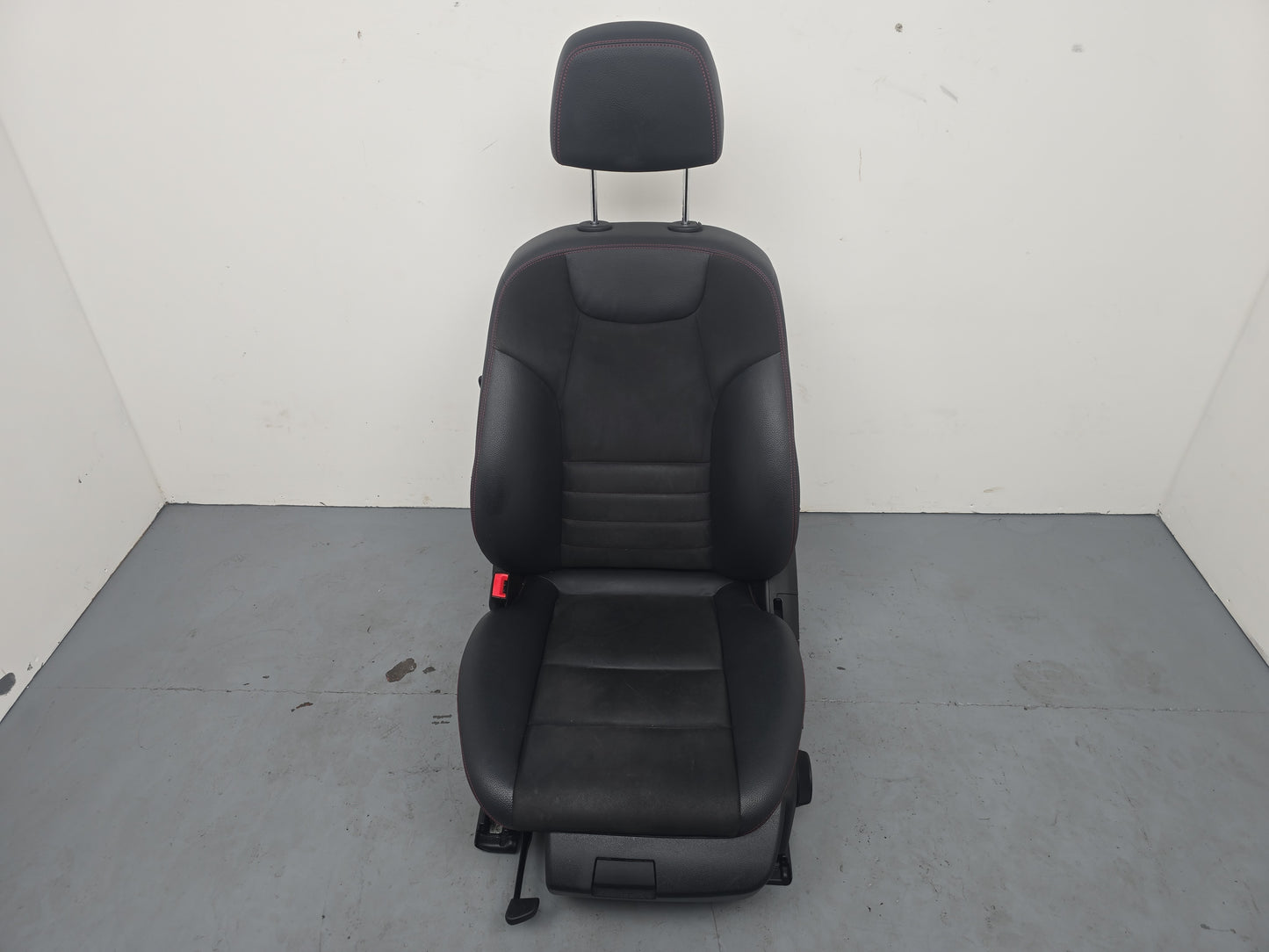 Mercedes-Benz C250 Amg Seat Front Lh Left Black With Red Stiching 2007-2014