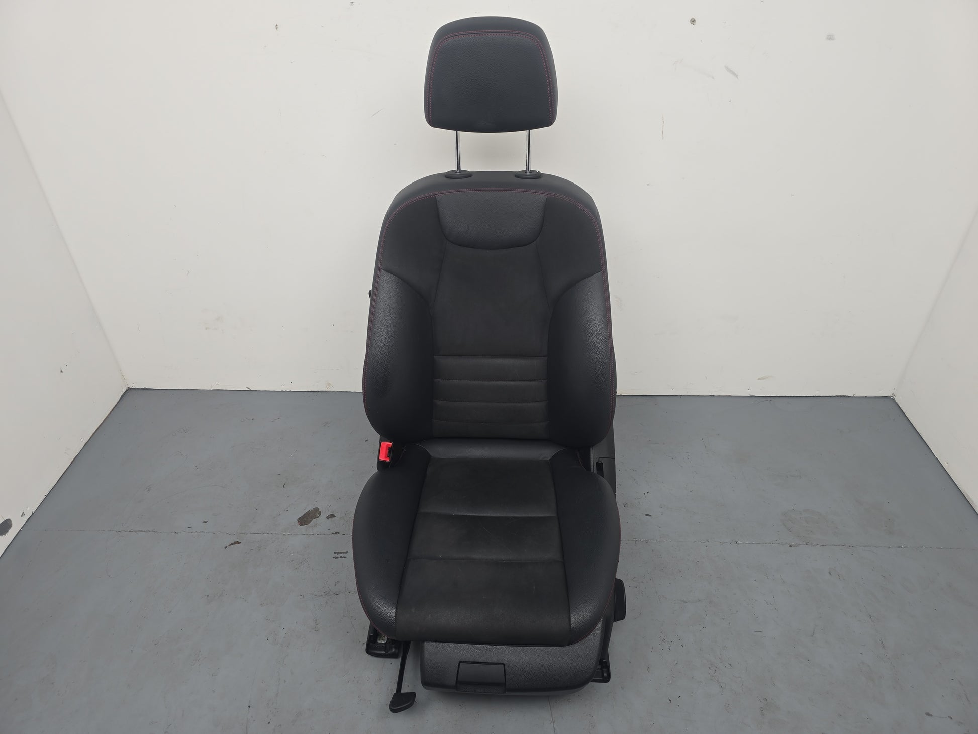 Mercedes-Benz C250 Amg Seat Front Lh Left Black With Red Stiching 2007-2014