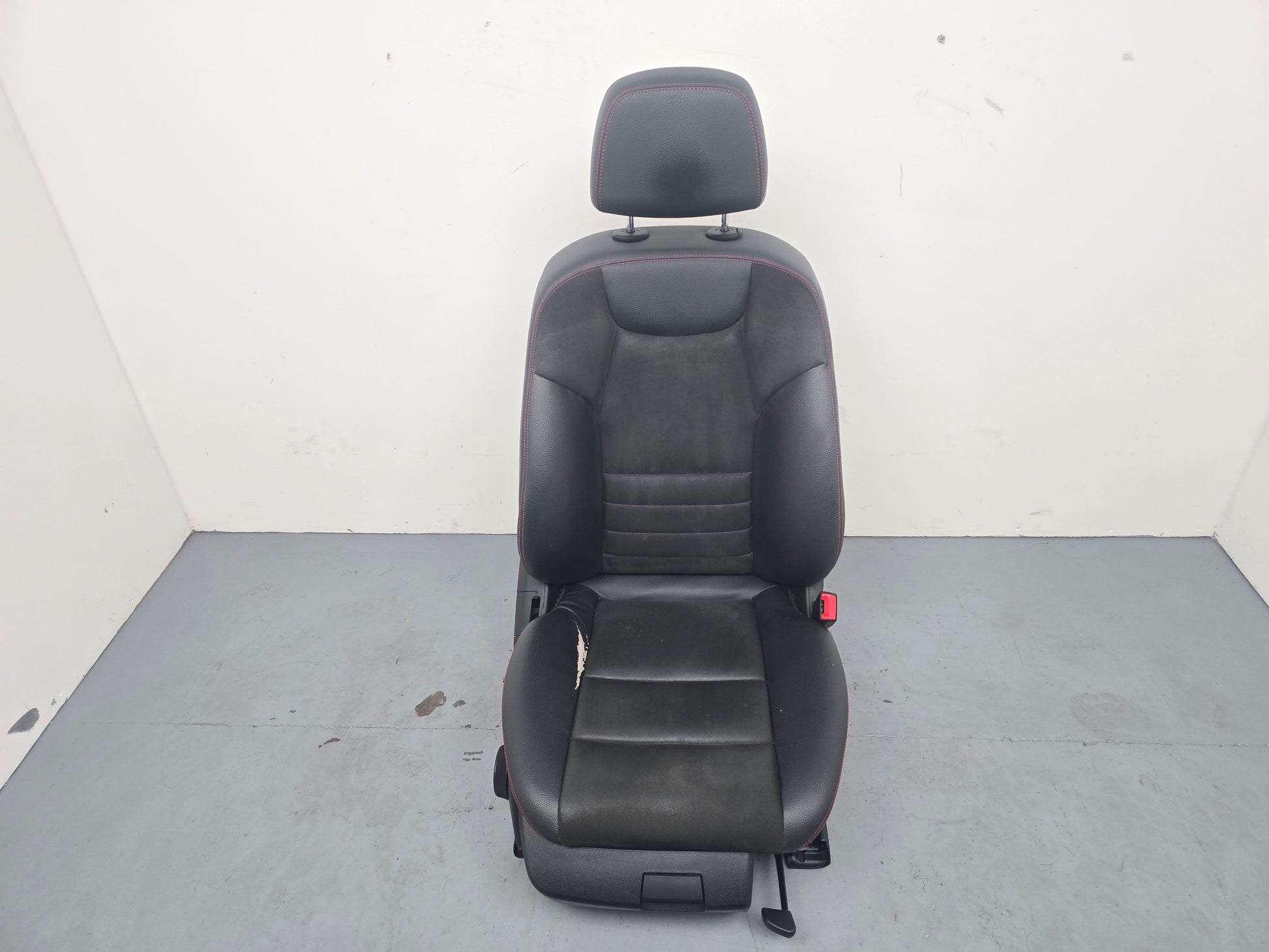 Mercedes-Benz C250 Amg Seat Front Rh Right Black With Red Stiching 2007-2014